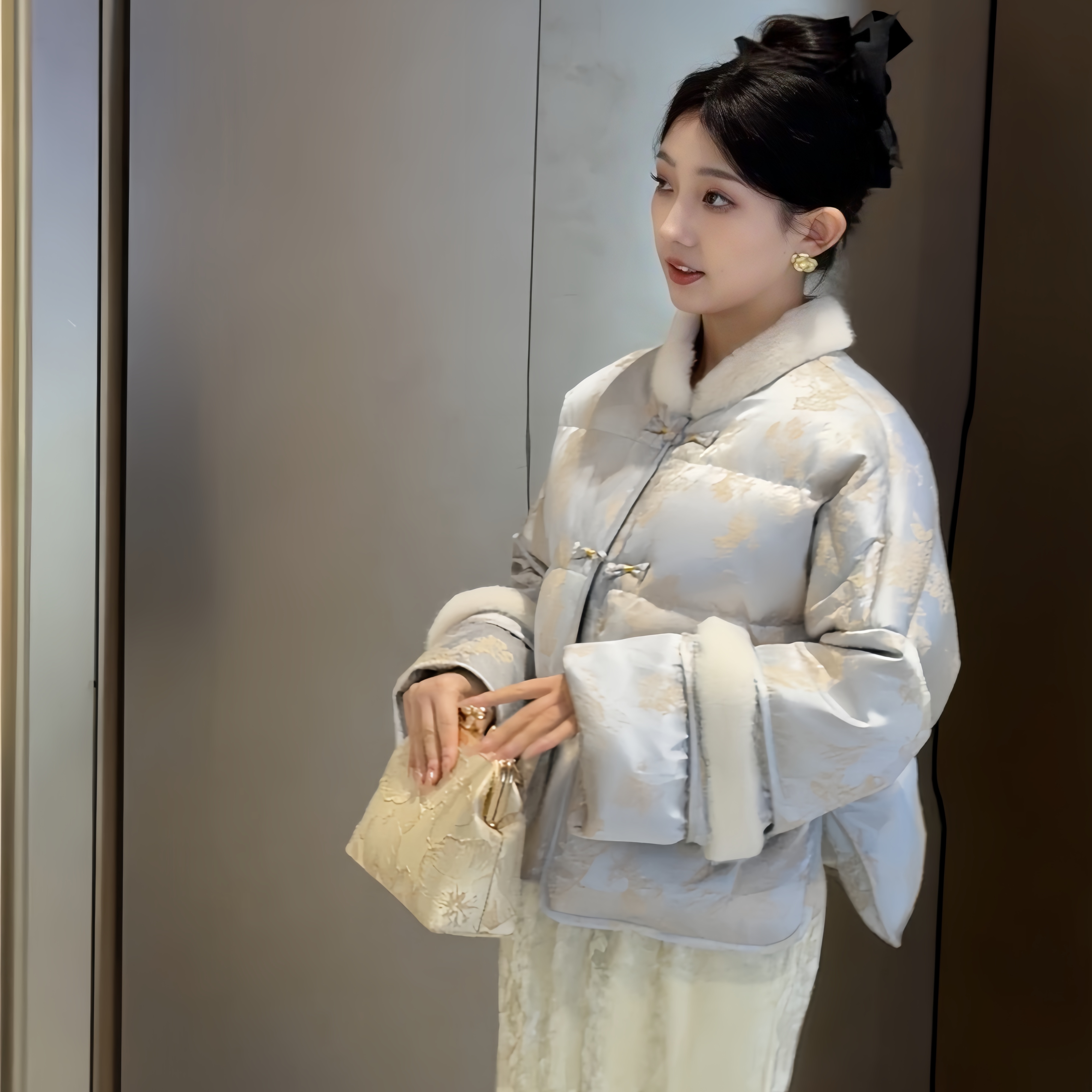 2025秋冬新款新中式气质复古祥瑞提花纹立领女短款白鸭羽绒服冬季