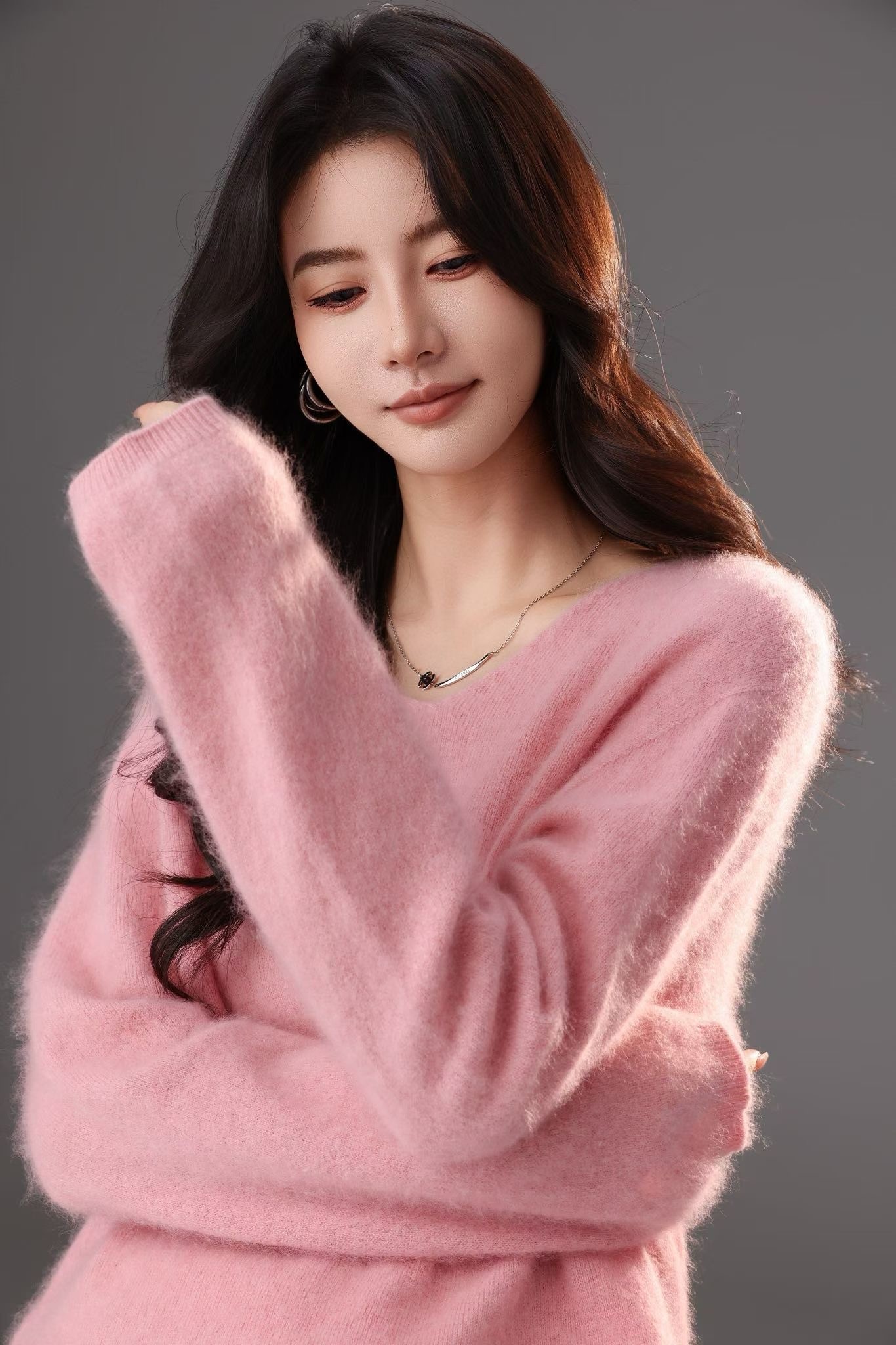 慕成家X秋冬V领纯色无缝长袖百搭宽松针织女士潮牌时尚毛衣羊绒衫