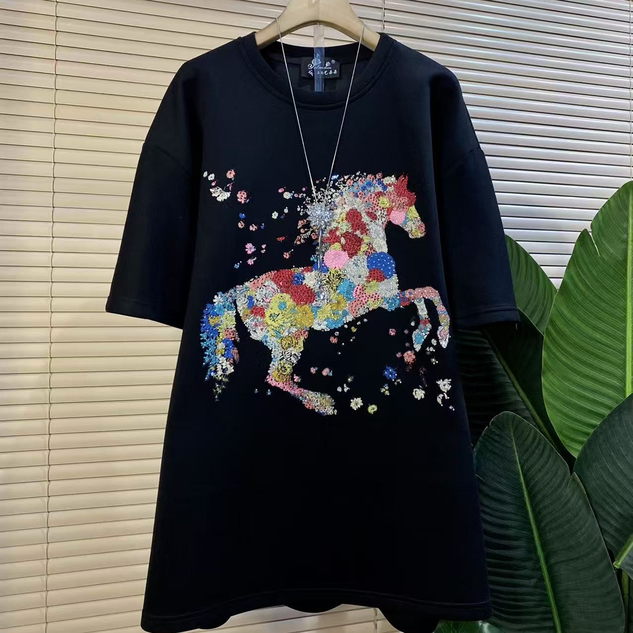 Y-85401胖mm欧货时尚新款重工小马设计款宽松大衫