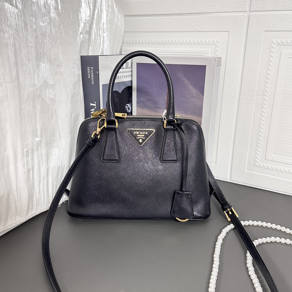 95新 Prada/普拉达 95新黑金贝壳小号斜挎包