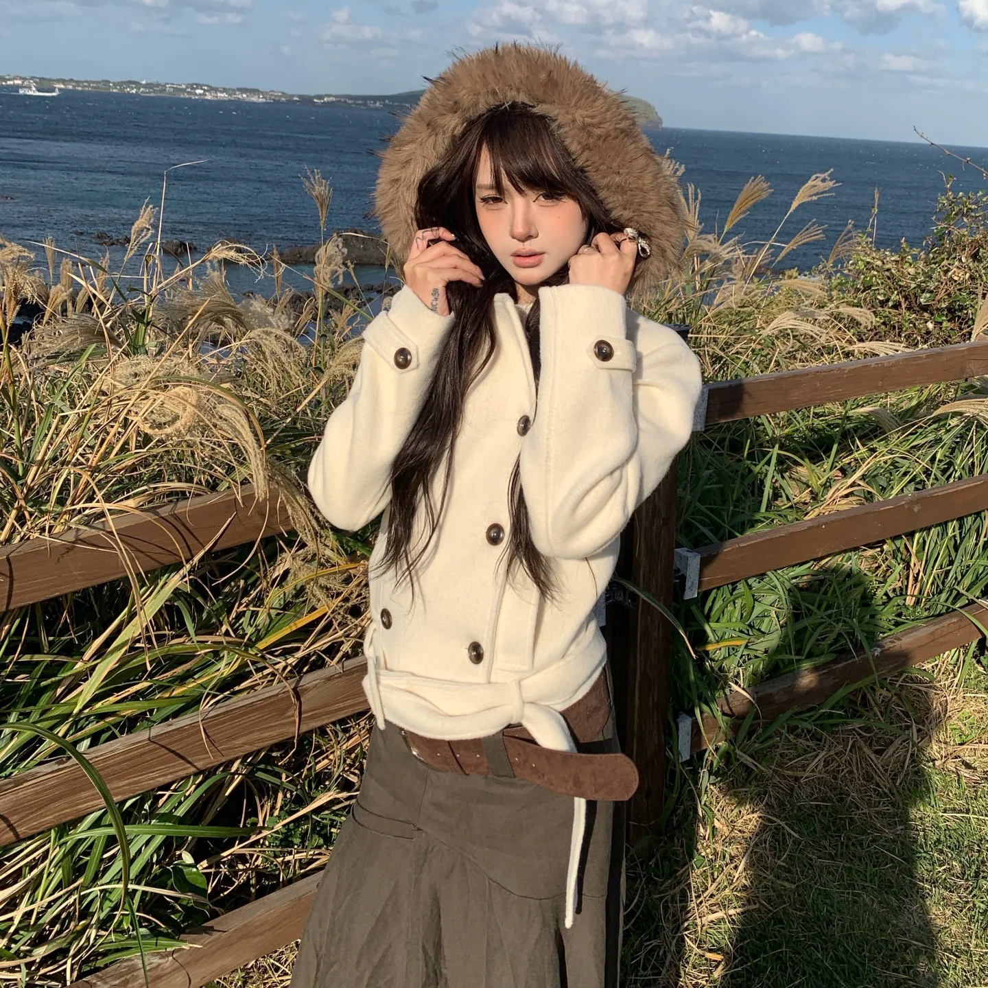 白色毛领连帽羽绒服内胆呢子大衣女2025冬时尚小个子短款毛呢外套