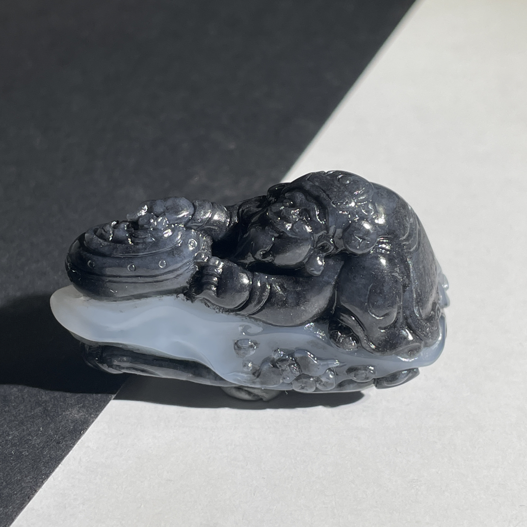 精品新疆和田玉青花留皮财神吊坠挂件 黑白分明苏工精雕 28克