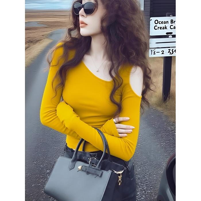 韩系穿搭上衣秋冬季轻奢高级感洋气减龄漂亮打底黄色露肩针织衫女