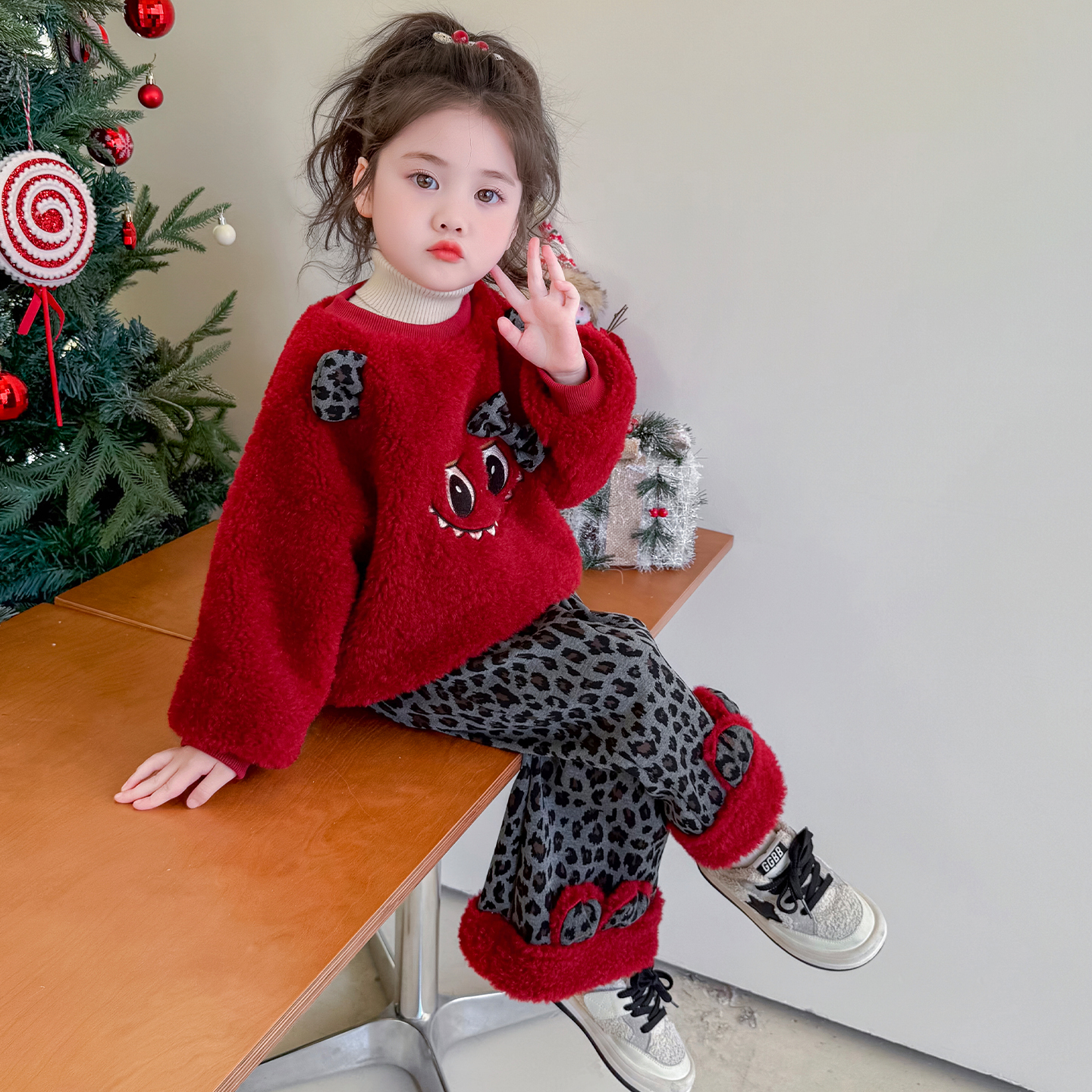 女童3冬装套装儿童4卡通加绒毛毛衣洋气中小童保暖加厚冬季两件套