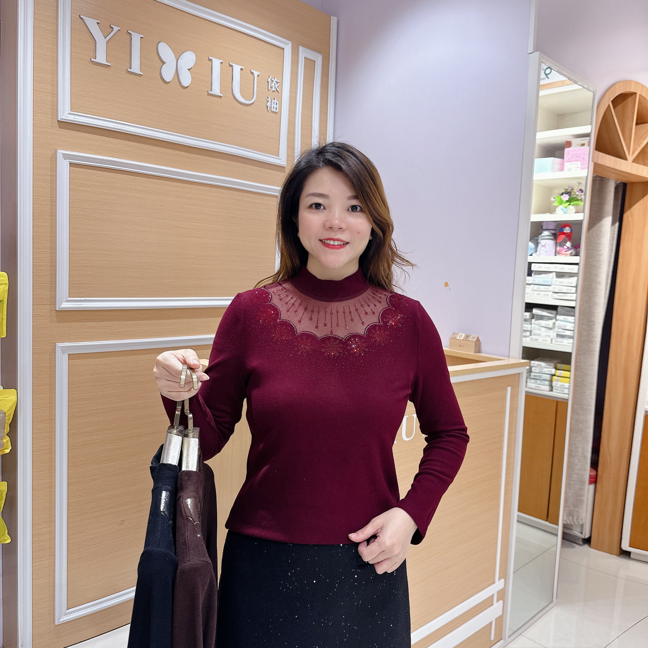 百搭洋气特丽绒打底衣6-818女冬季保暖烫钻长袖上衣/长57厘米