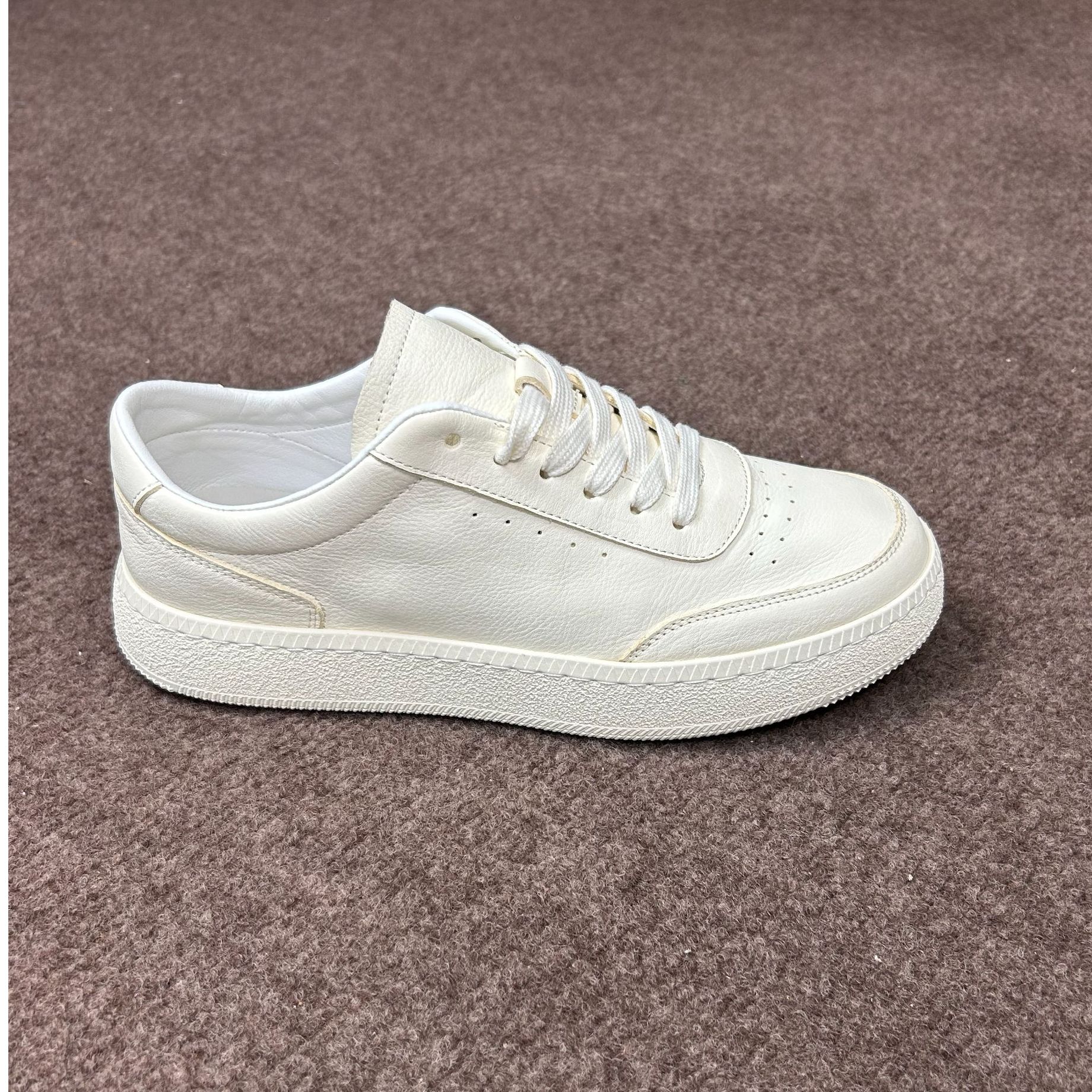 秋季真皮手工裸感休闲运动风胶粘青年休闲板鞋白色男士透气开车