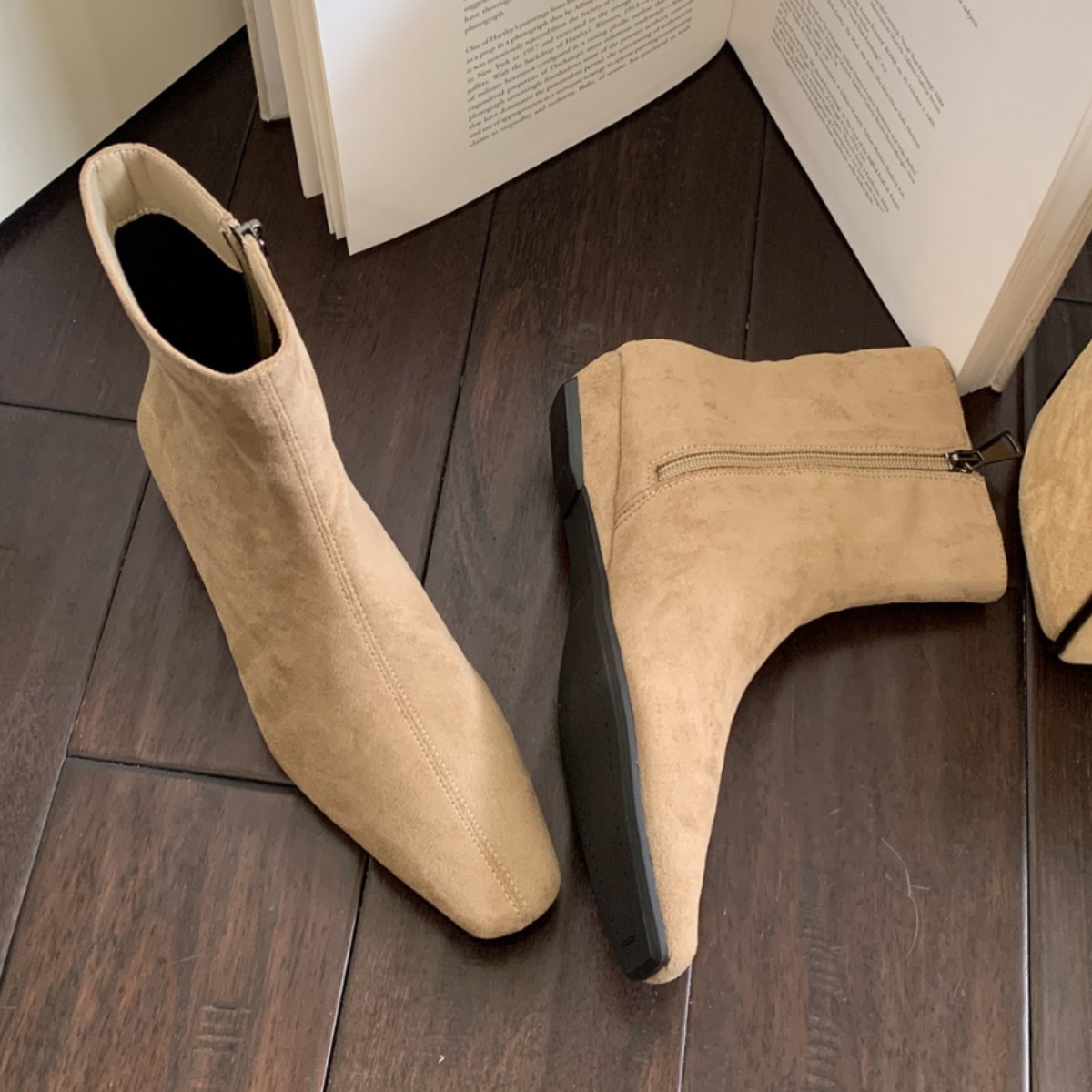 简约坡跟方头短靴女靴平底秋冬新款配裙子短筒靴百搭侧拉链时装靴