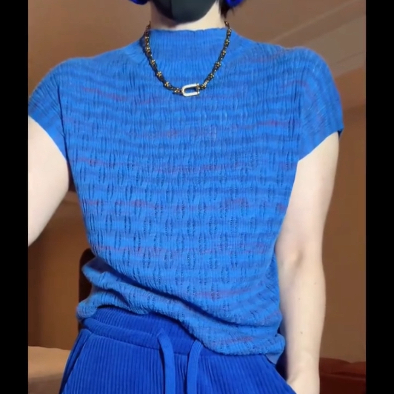 雾霾蓝针织显瘦弹力轻肤焕彩毛衣小衫