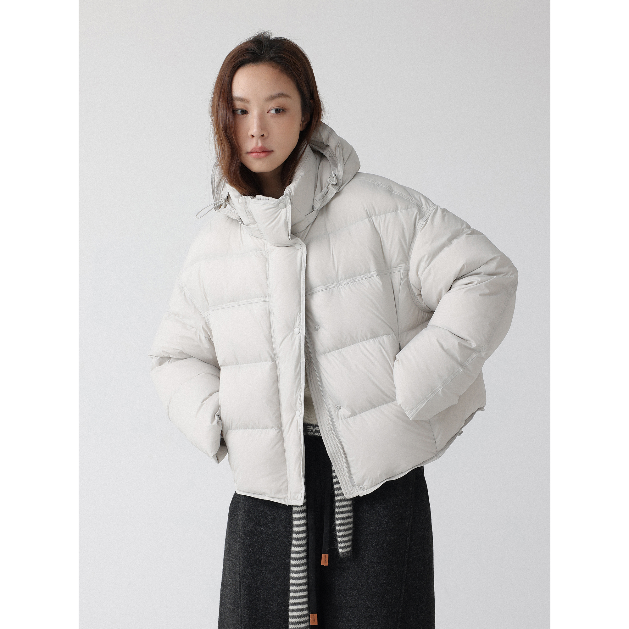 低卡LOWCALORIE‘蓬羽谧境’小A版型束绳下摆短款连帽面包羽绒服