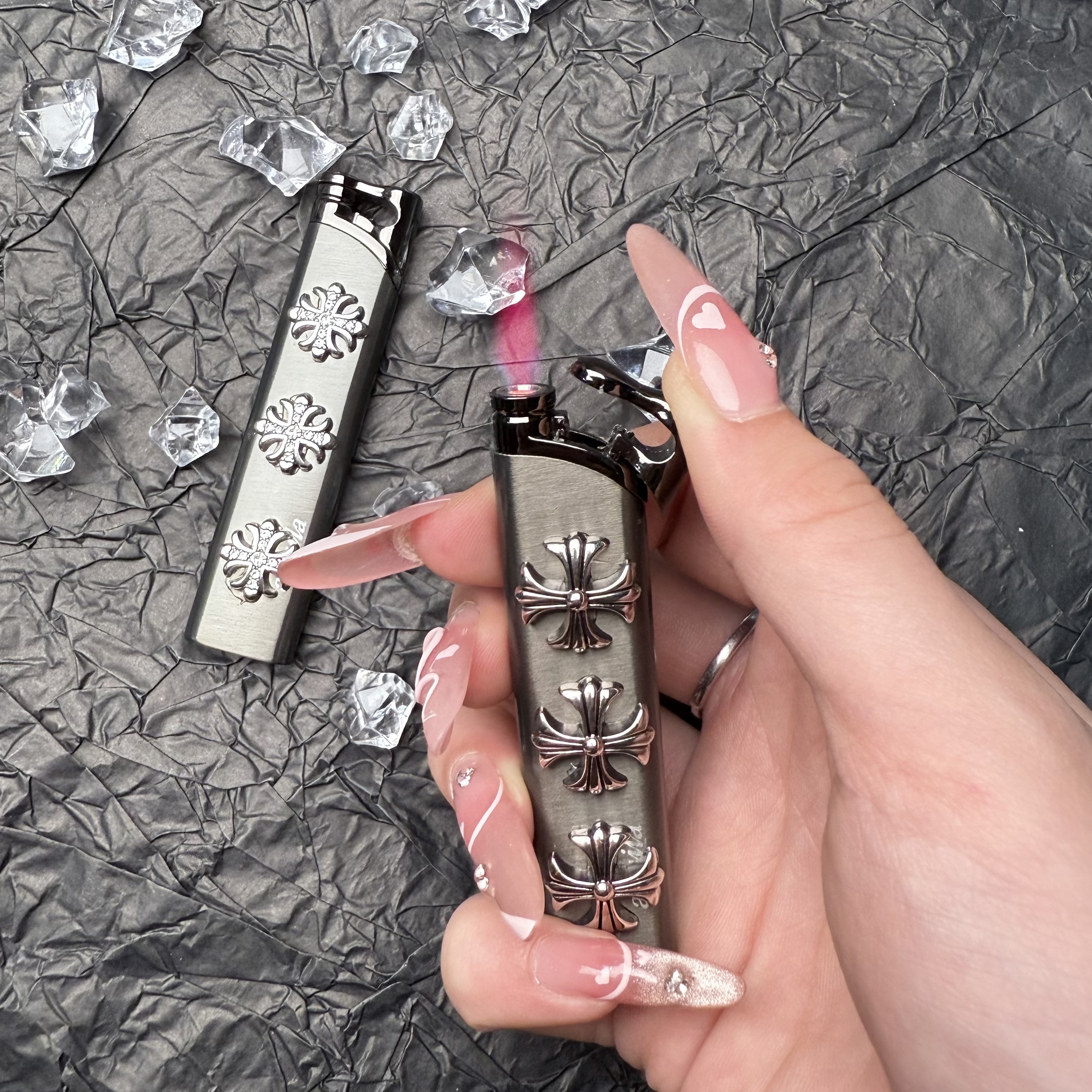 苏苏原创高颜值克罗心防风粉焰打火机金属个性耐用送男女友礼物