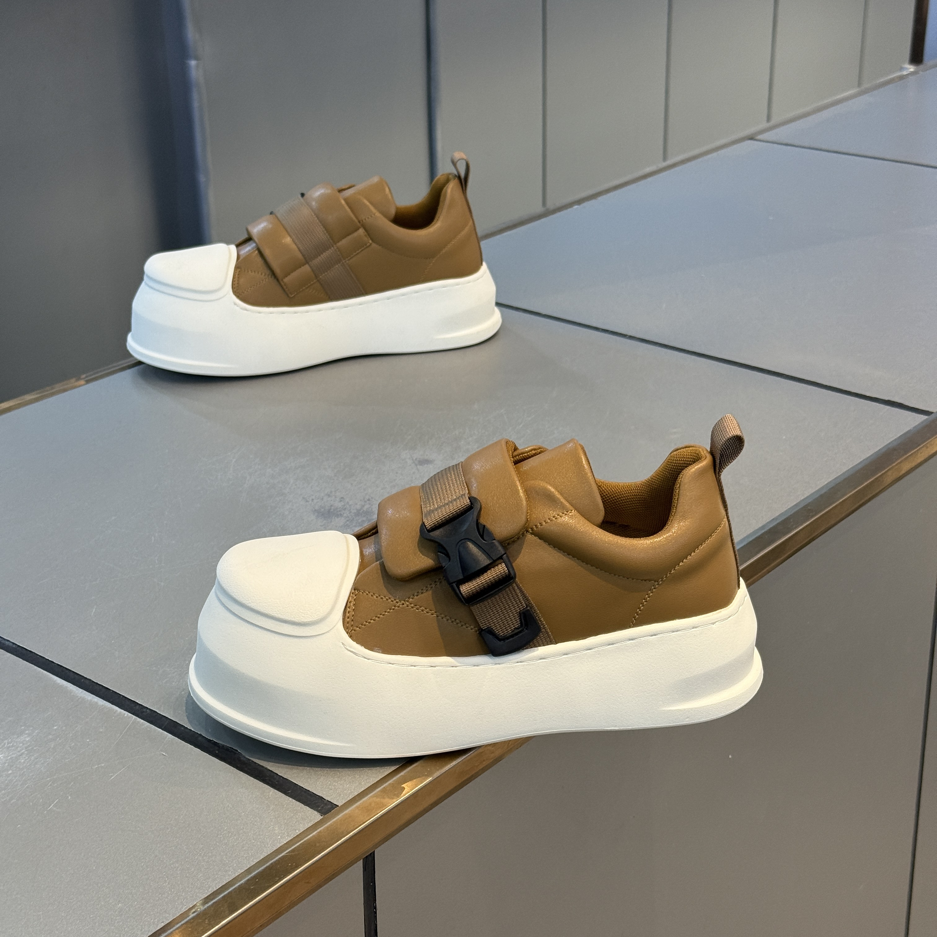 2025新款男鞋秋季一脚蹬潮鞋百搭低帮面包鞋厚底增高鞋运动休闲鞋