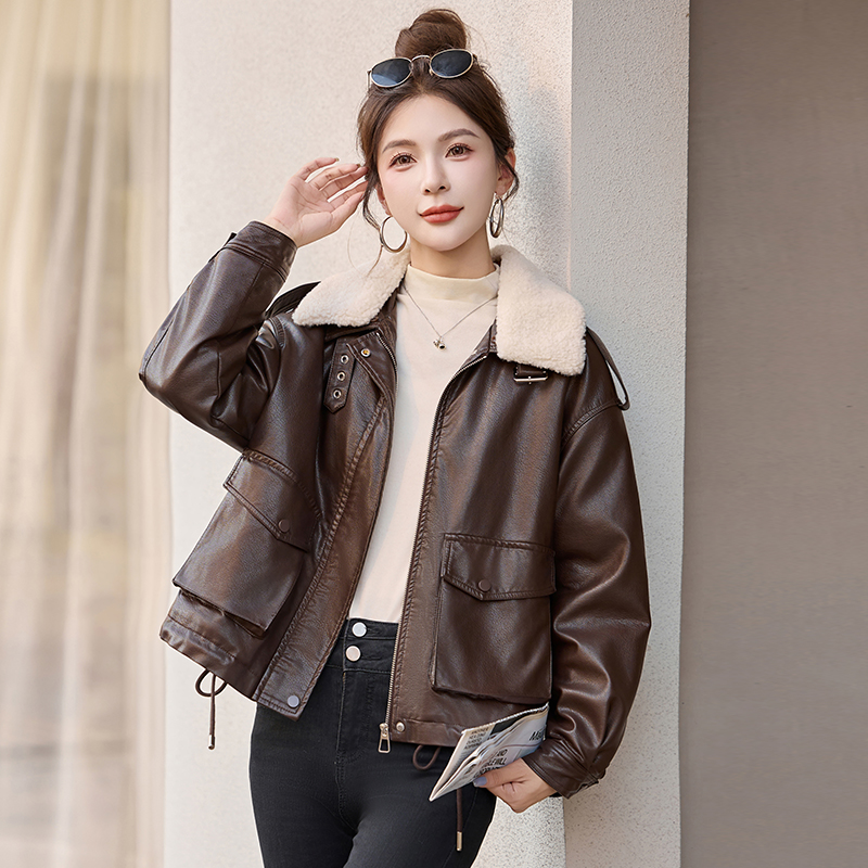 时尚加绒短款皮衣女2025年秋冬季新款小个子显瘦大毛领棉服外套潮
