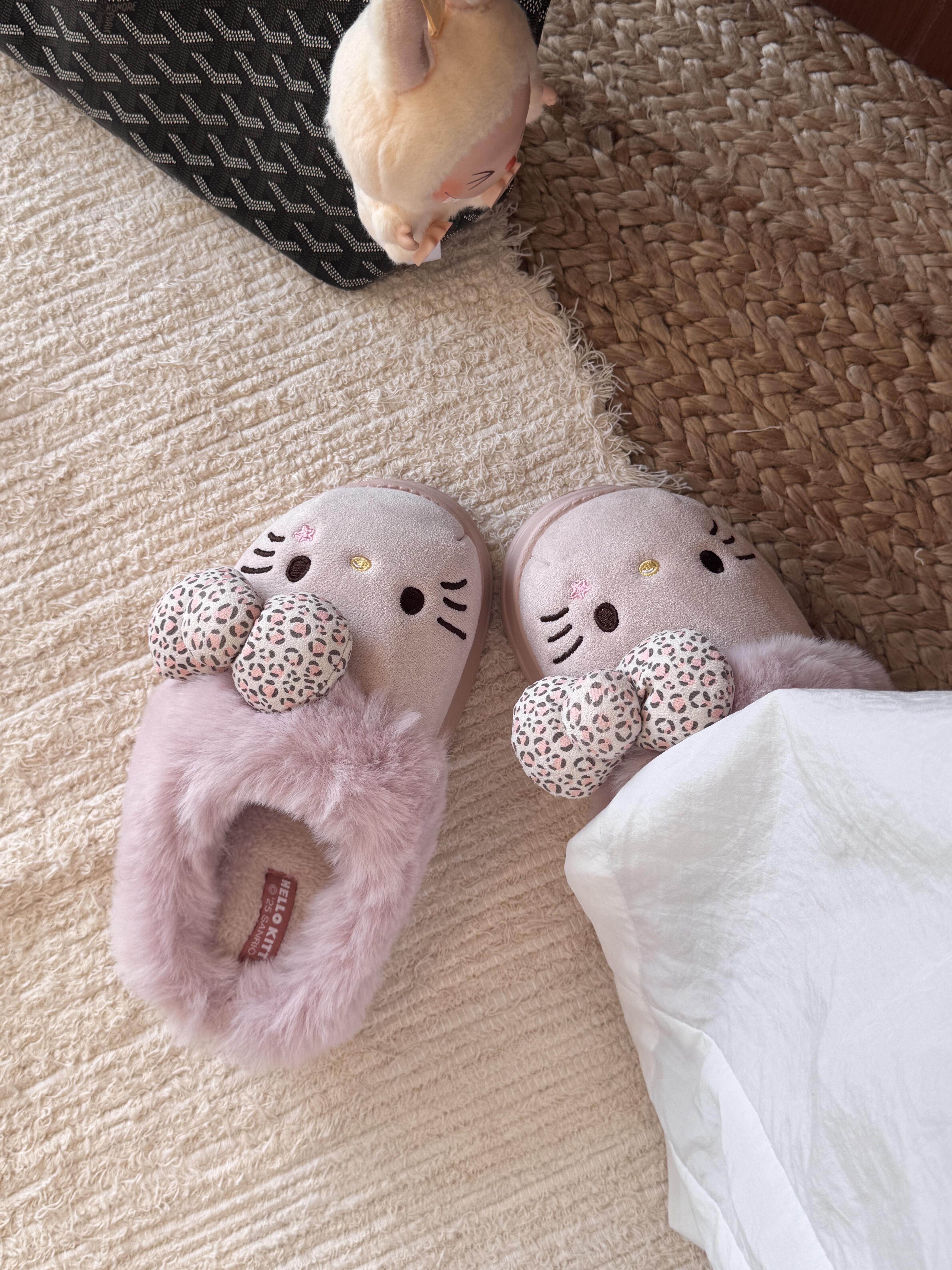 正版hellokitty棉拖鞋女2025新款居家冬季厚底可外穿可爱加绒加厚