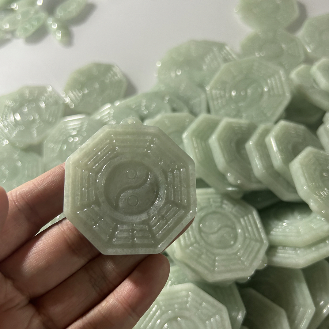 天然翡翠A货八卦双面雕刻