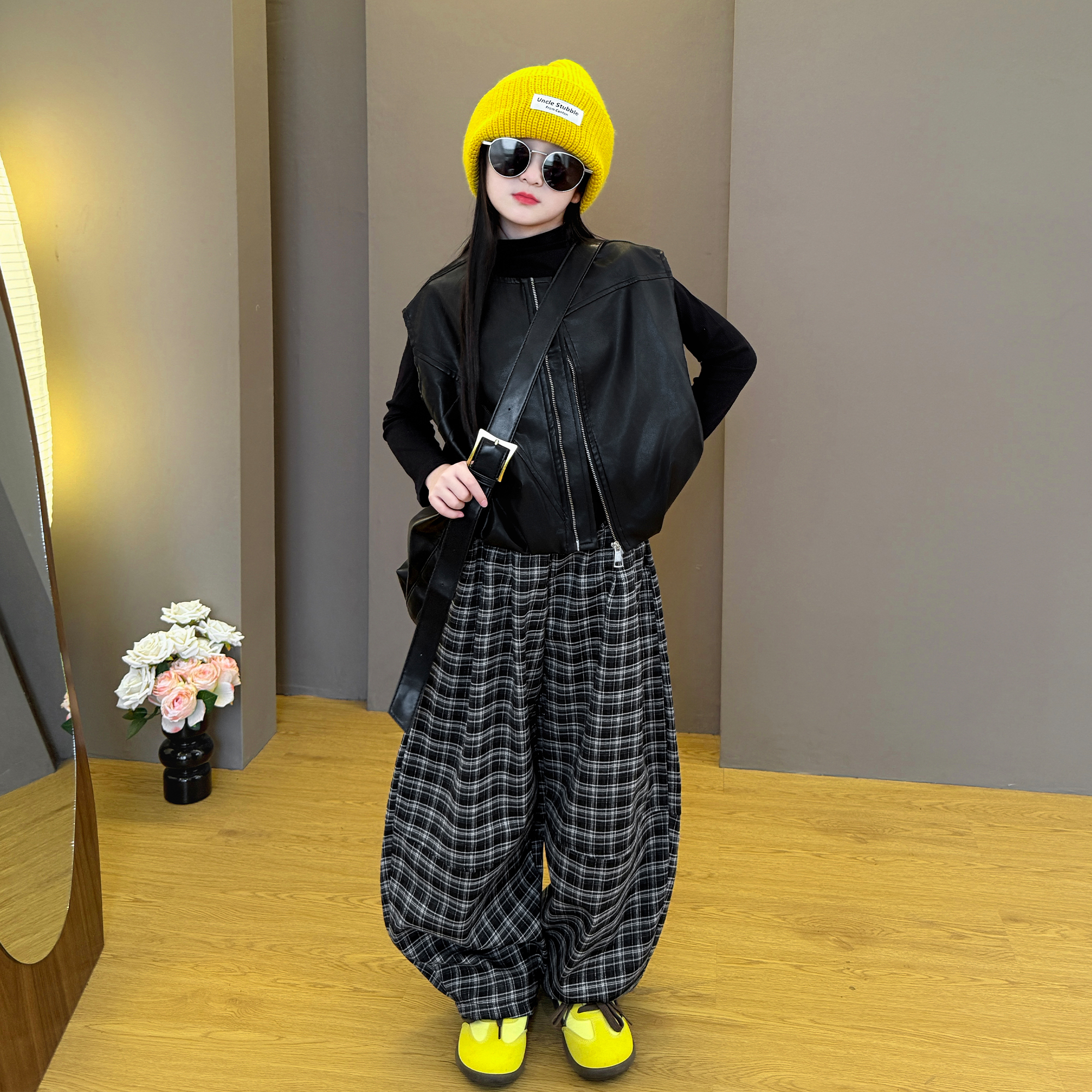 女童2025新款中大童韩版时尚春秋季皮马甲打底衫格子阔腿裤套装潮