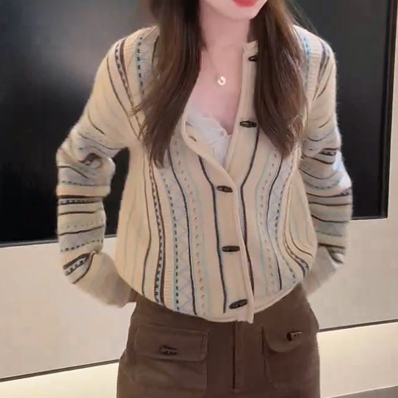 韩系慵懒风高级感翻领气质毛衣女2025年秋冬宽松显瘦保暖上衣外套