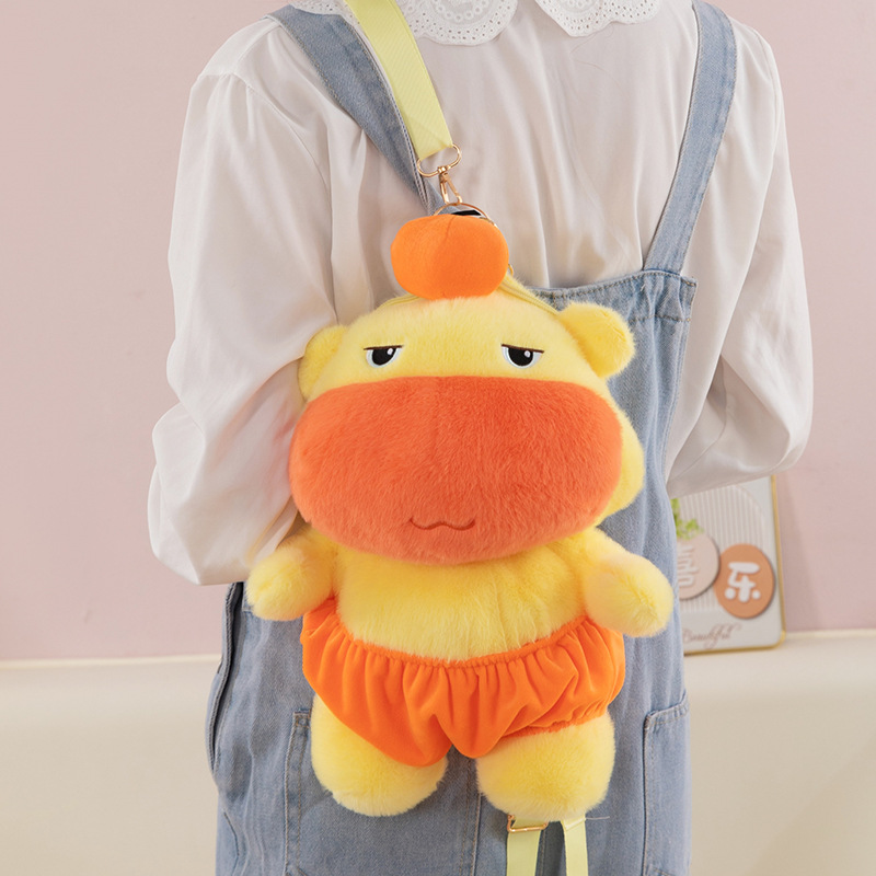 水豚玩偶可爱小噜毛绒双肩背包表情包搞怪卡通公仔娃娃包挂件礼物