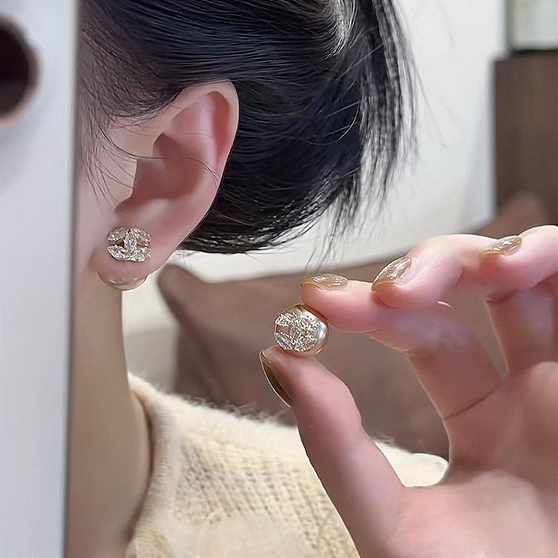 铜合金耳饰 香槟色锆石字母珍珠耳钉一款两多戴名媛风气质耳饰