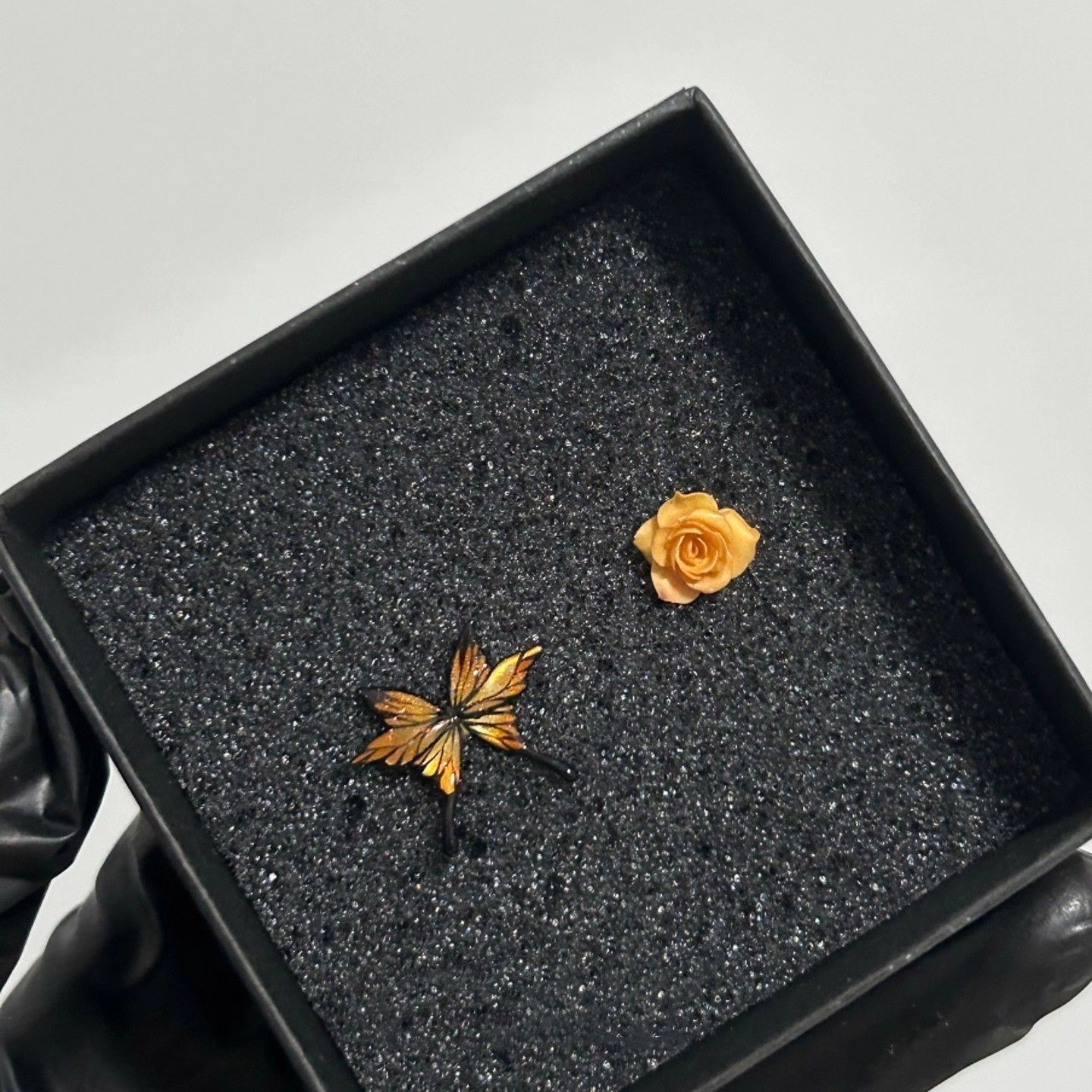 合金耳饰 “枯叶蝶”早秋落日蝴蝶玫瑰耳钉小众简约韩系ins百搭耳饰