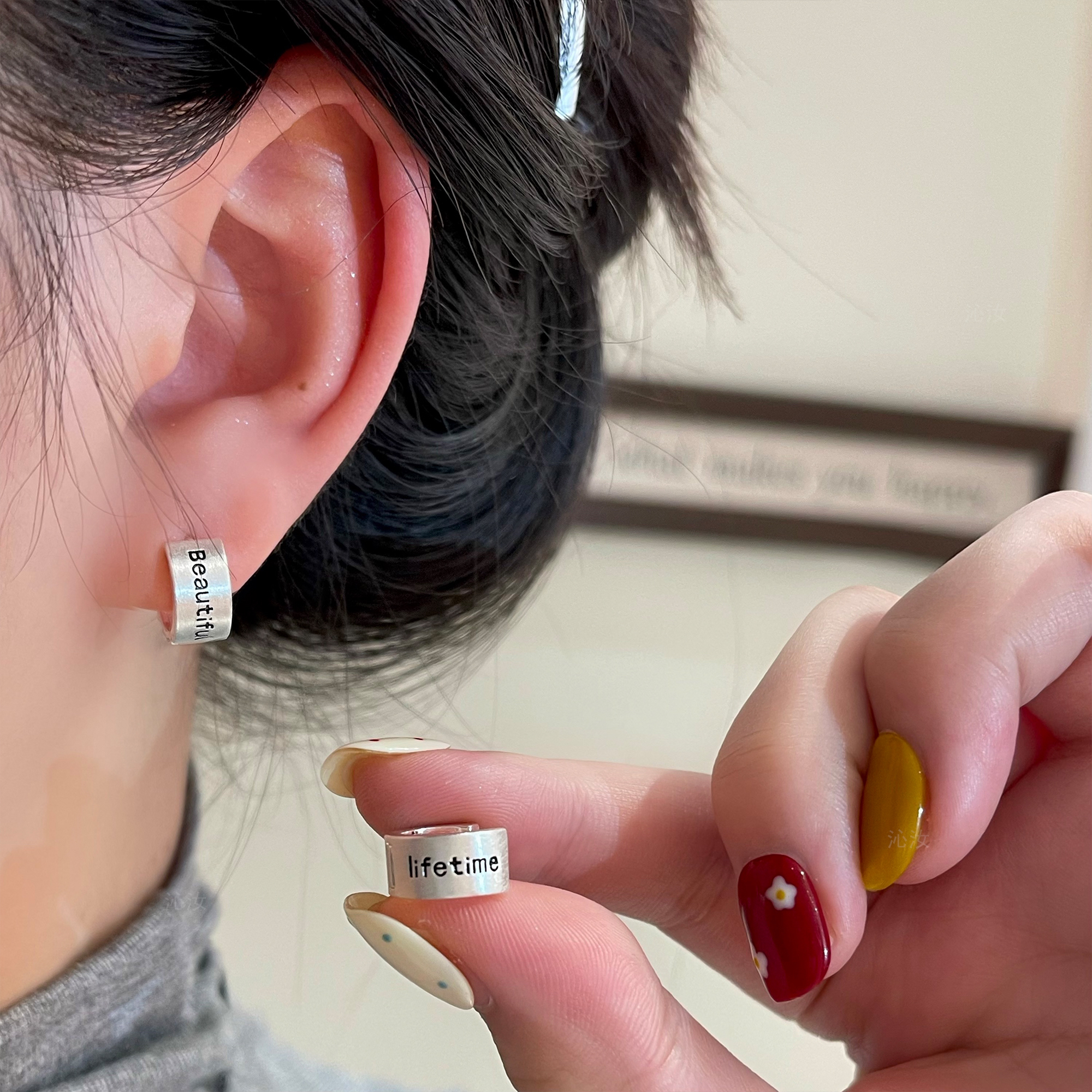 F614银色字母耳扣个性时尚精致高级设计感