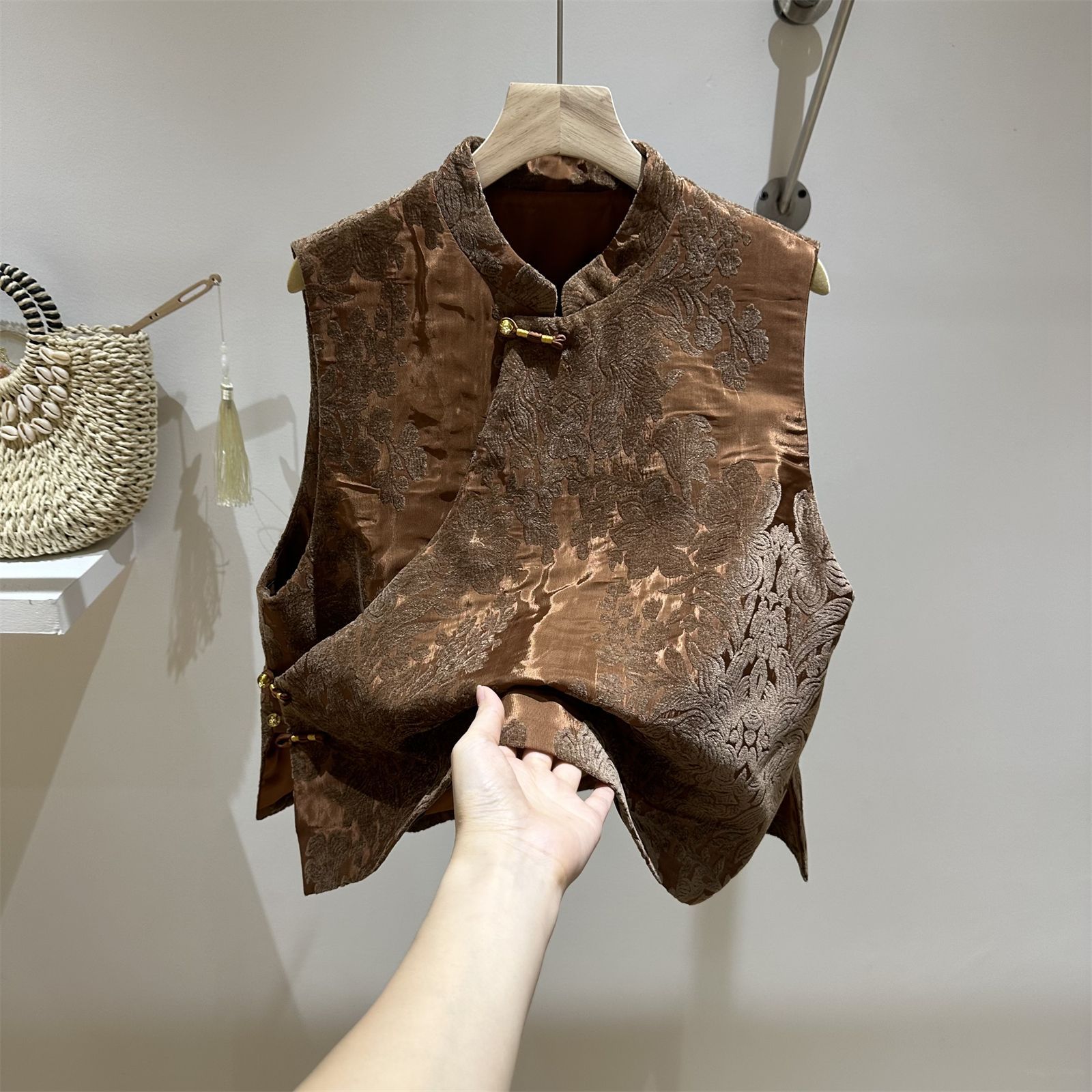 早秋季新款独特别致小众金丝绒高级感提花国风无袖马甲背心外套女