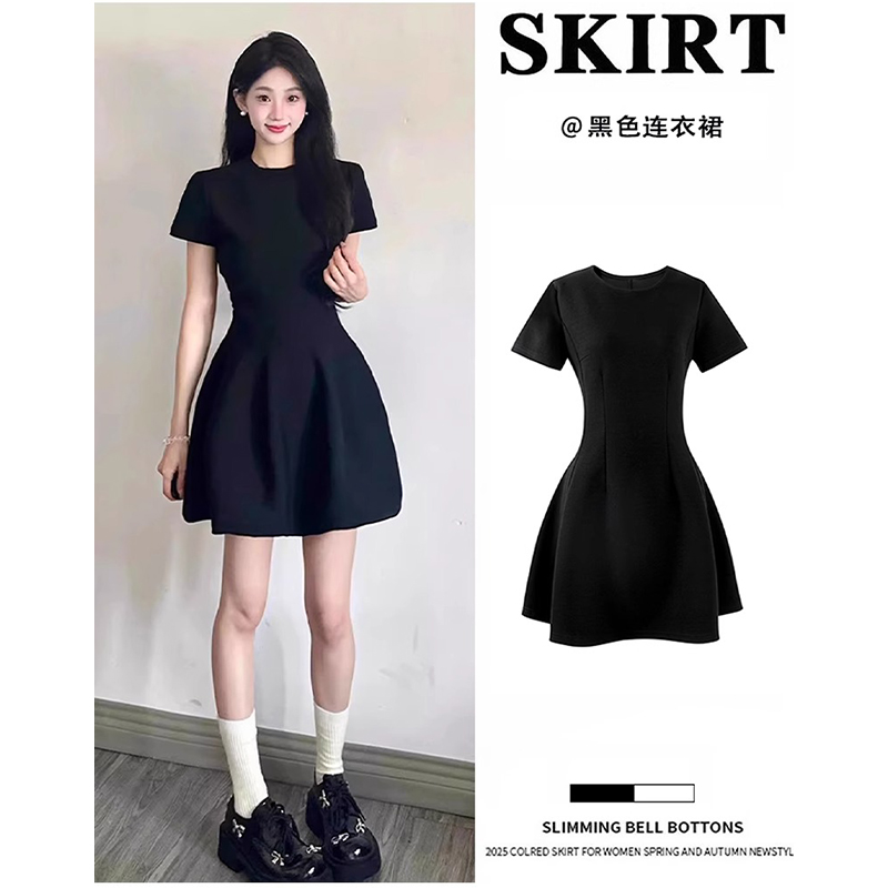 法式收腰连衣裙女2025新款短袖显瘦小黑裙