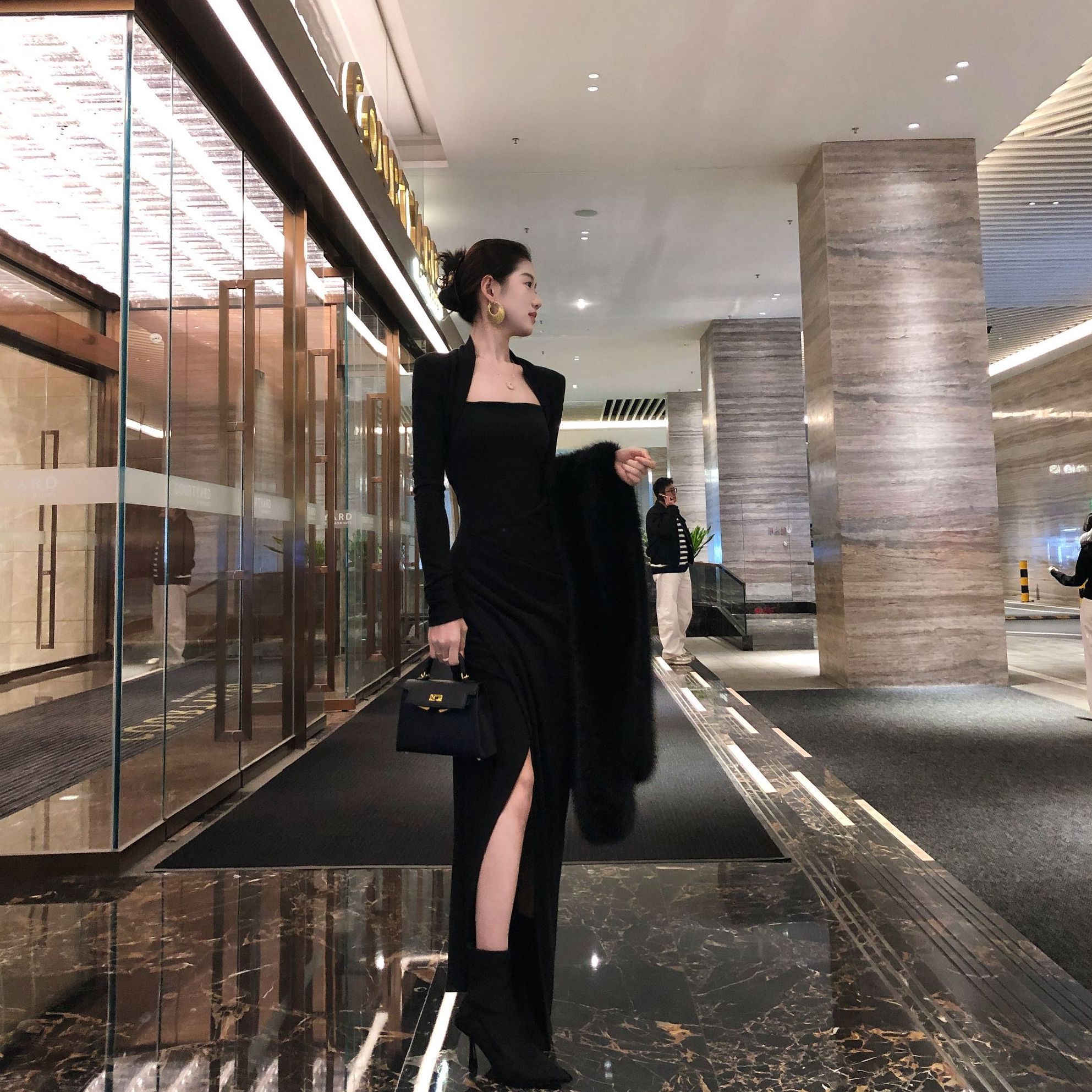 方领法式小香风褶皱V领连衣裙高级感显瘦气质时尚长裙开叉打底裙