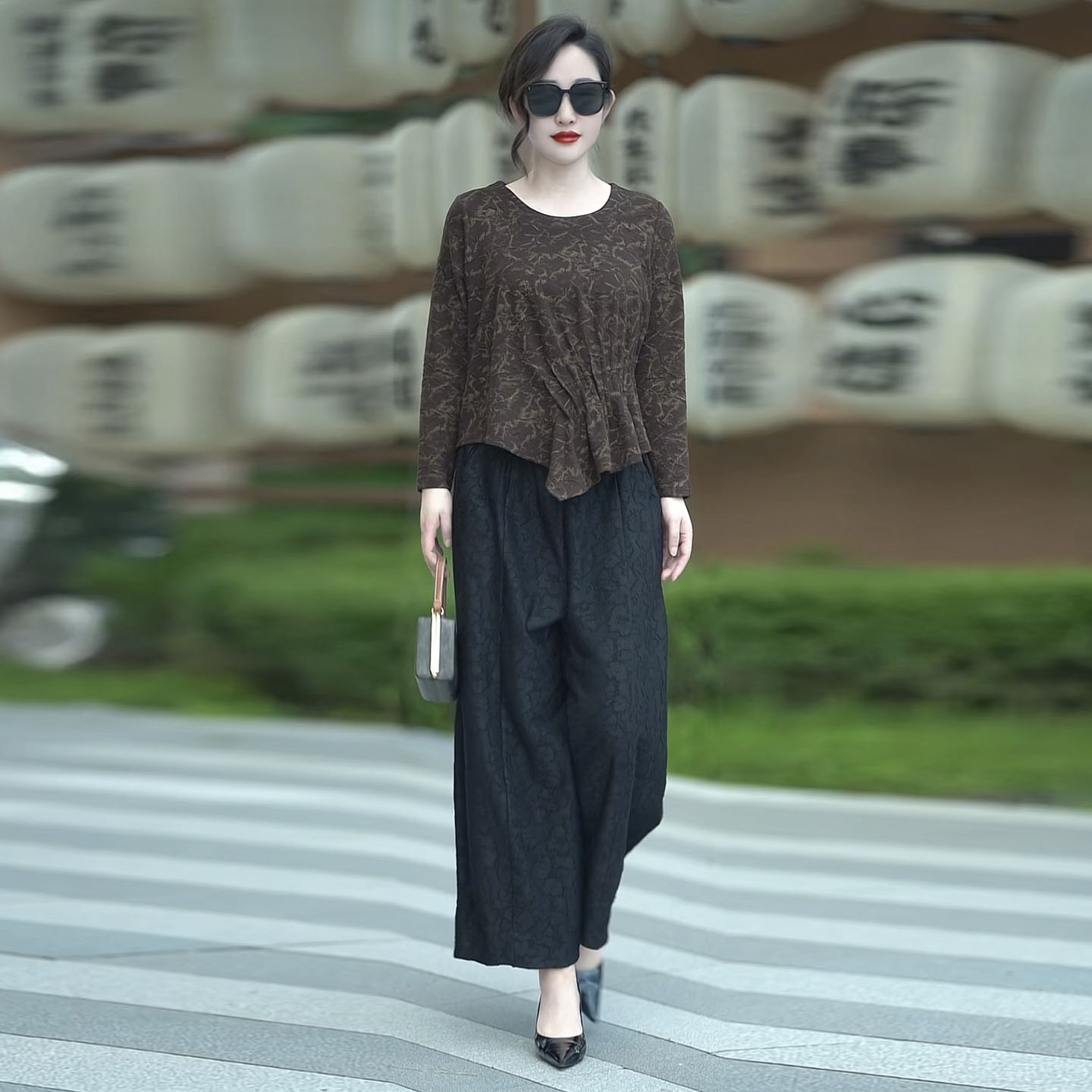 秋季洋气套装妈妈装上衣阔腿裤宽松打底衫高级感显瘦遮肉两件套