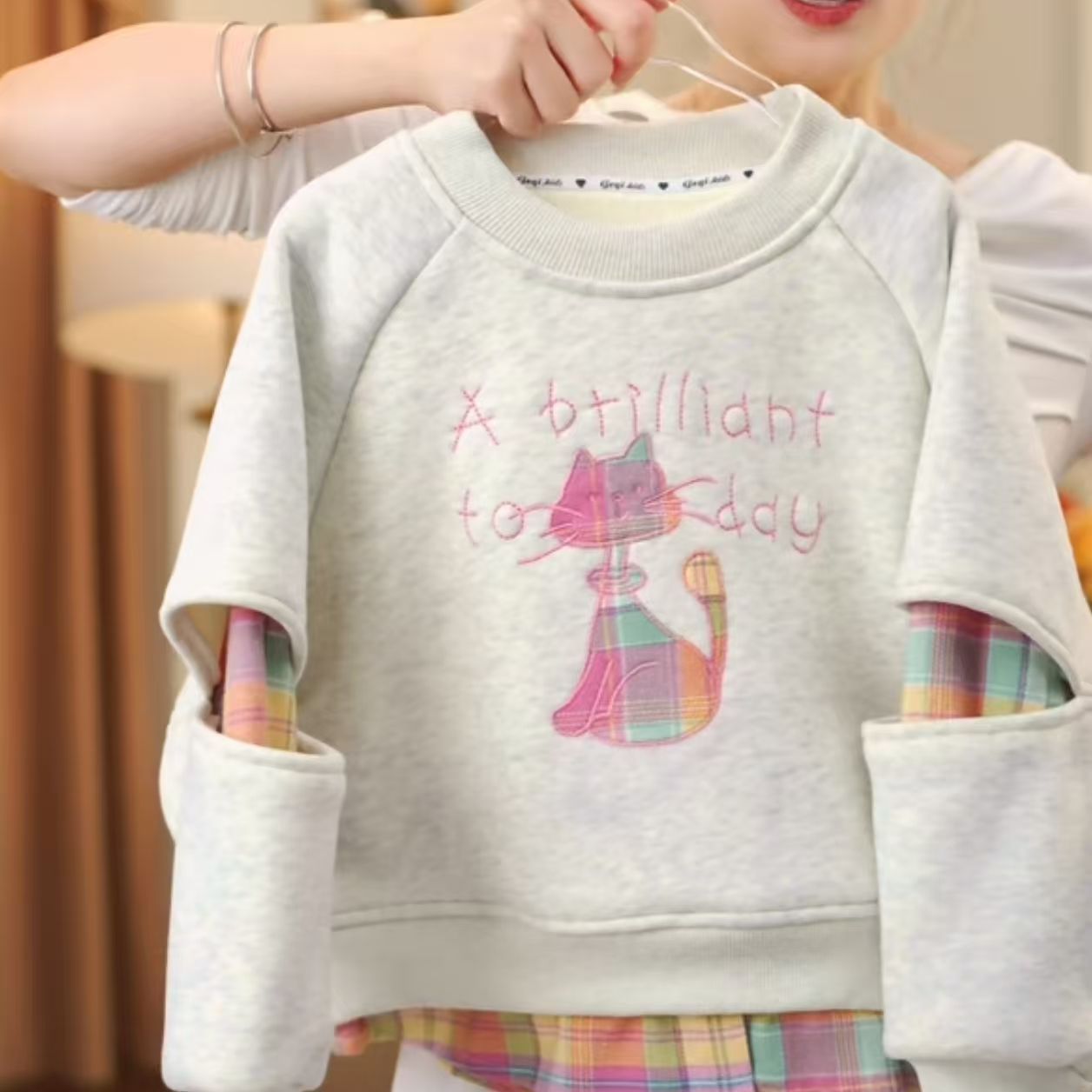 女童秋冬季加绒卫衣2026新款儿童韩系休闲加绒假两件刺绣格子卫衣