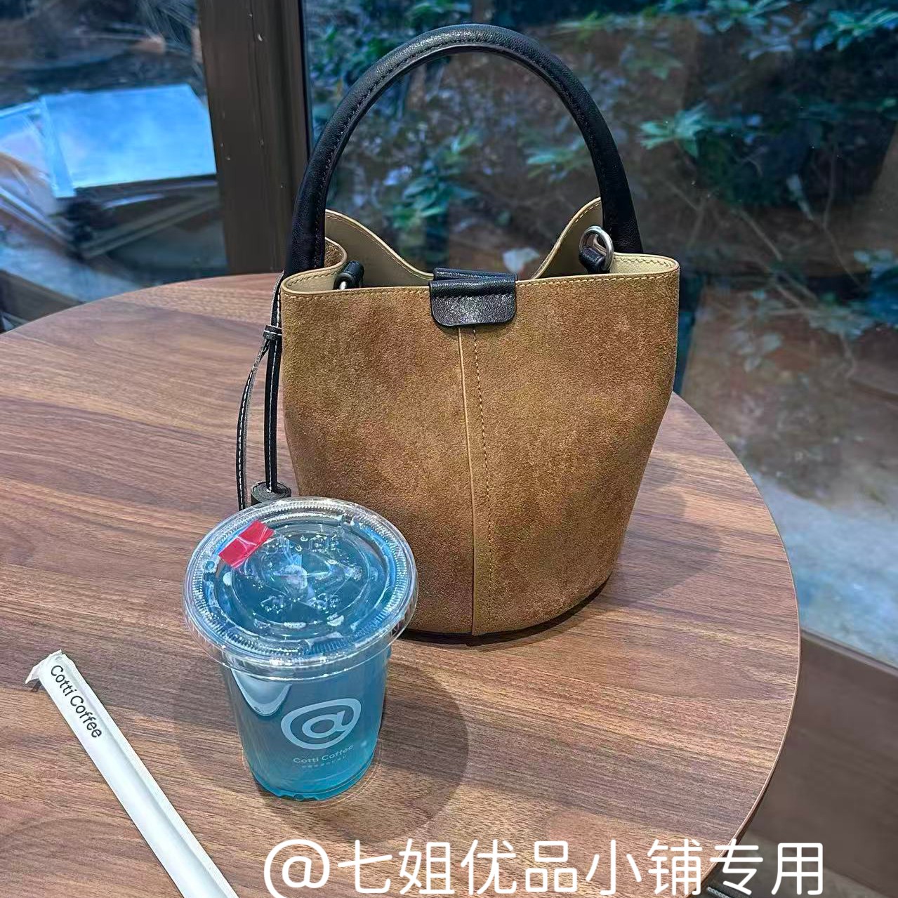 小众复古轻奢水桶包撞色的设计高级感满满百搭包容量又大