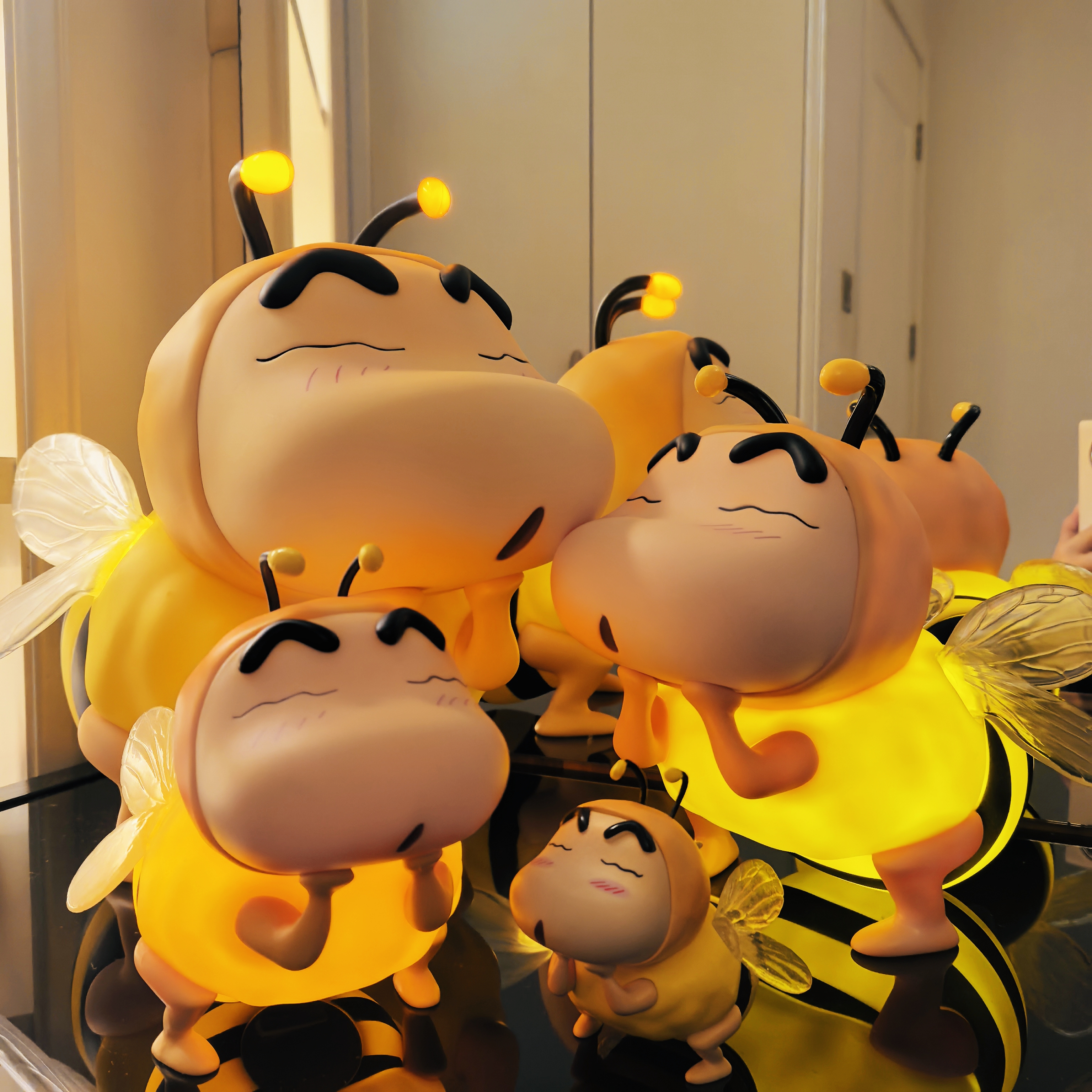 可爱蜜蜂小新小潮玩手办可爱手办潮玩摆件礼物9.16.2蜡笔小新手办