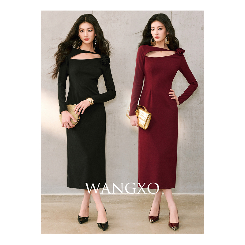 WANGXO  撒银针织一字领镂空修身连衣裙255973W