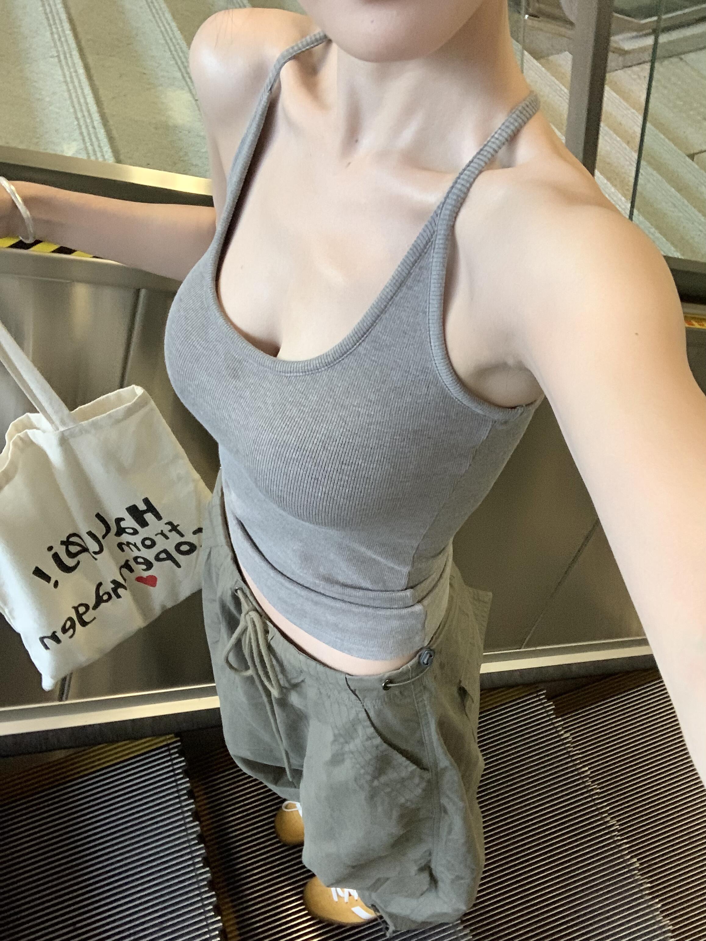 挂脖吊带背心女带胸垫美背纯欲风性感辣妹显瘦外穿内搭工字背上衣