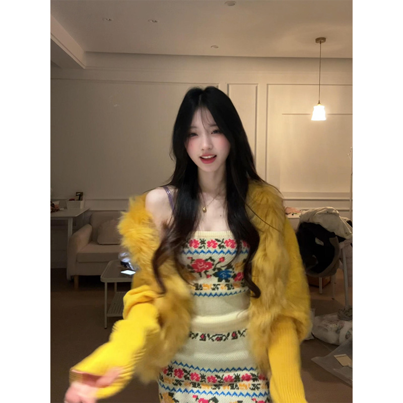 MARIE.COCO法式纯欲黄色貂子毛领外套女秋冬新款玫瑰花抹胸裙套装