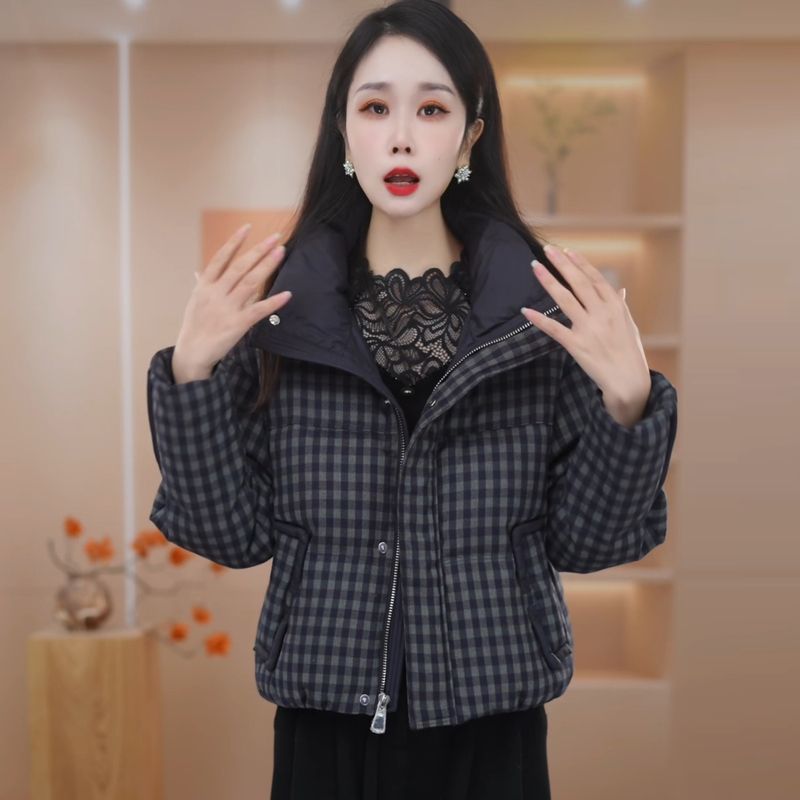2025年冬季新款气质时尚百搭保暖加厚短款格子棉服中年女大码
