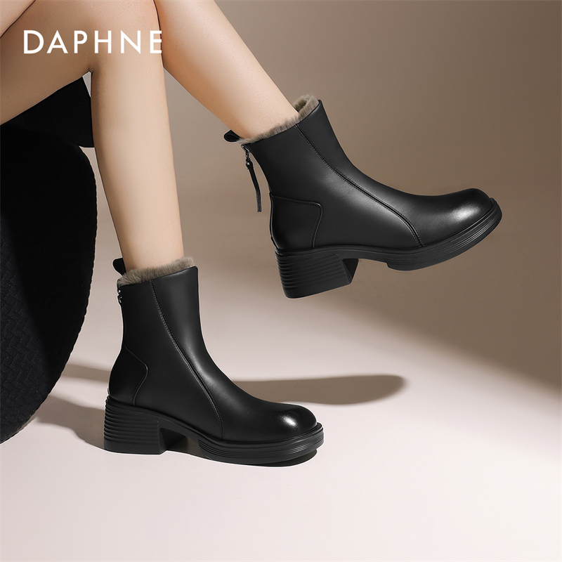 达芙妮秋冬新款时装靴校园学生专用绒里2025加绒保暖短筒靴潮流款