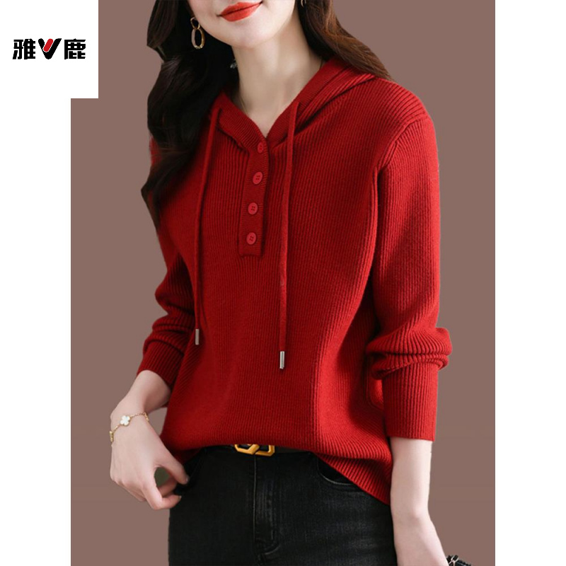 雅鹿今年流行的红色连帽羊毛衫女短款洋气百搭帽衫2025新款针织衫
