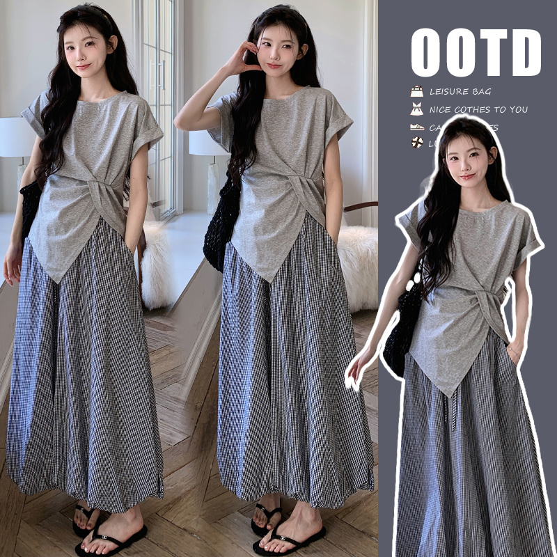 时髦孕妇装新款夏季新品设计感T恤+猪鼻扣格子花苞裙显瘦网红套装