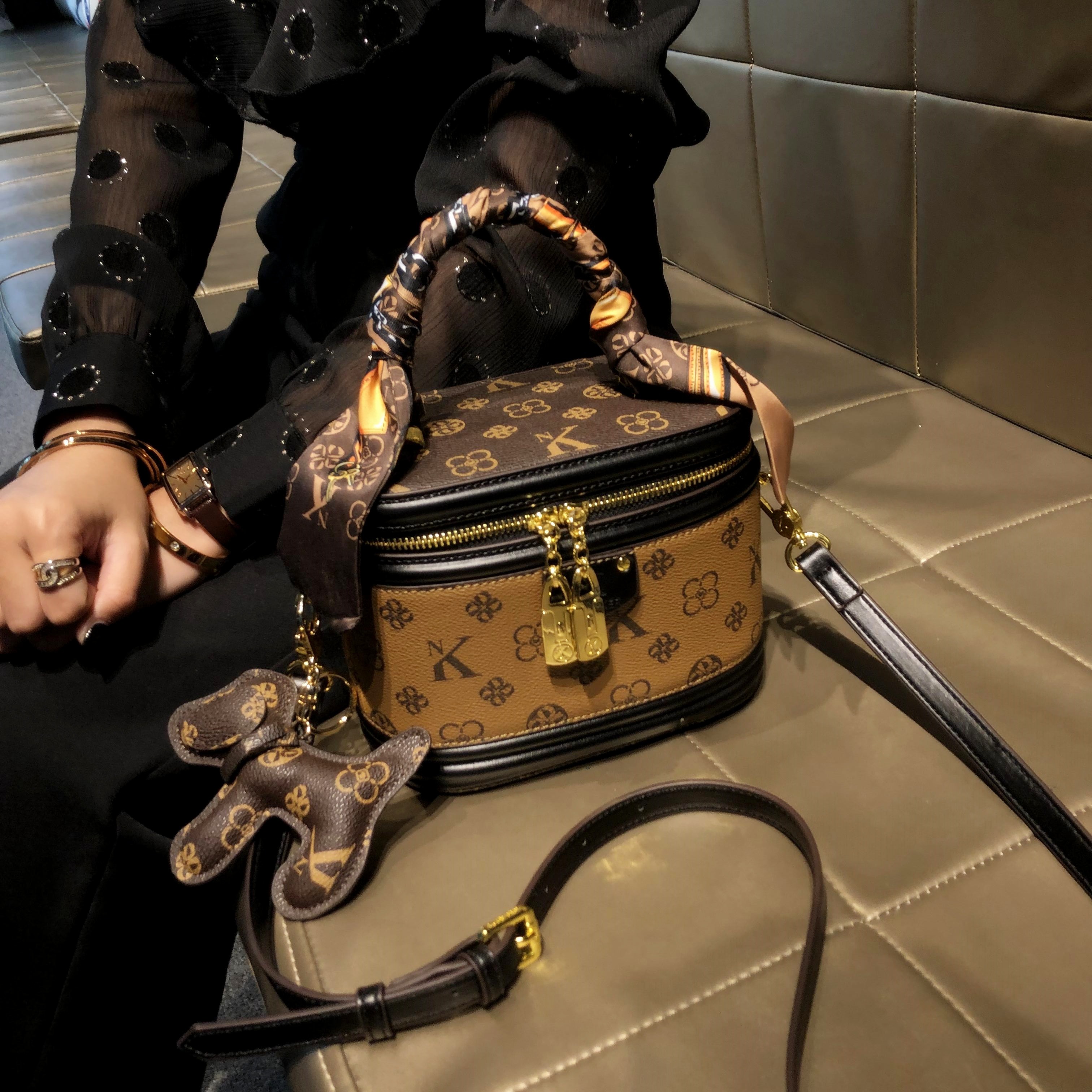 包包女款爆款2025新款秋冬百搭手提包气质女包都市高档斜挎包小包