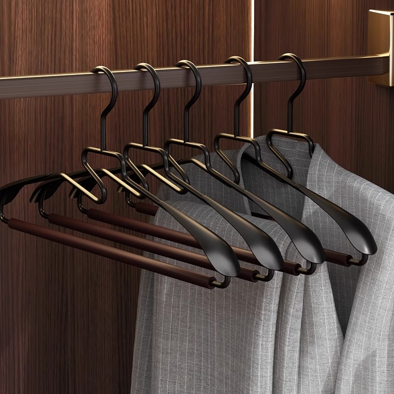 整理师推荐榉木衣架家用挂衣防滑无痕护领晾衣撑轻奢高级衣服挂架