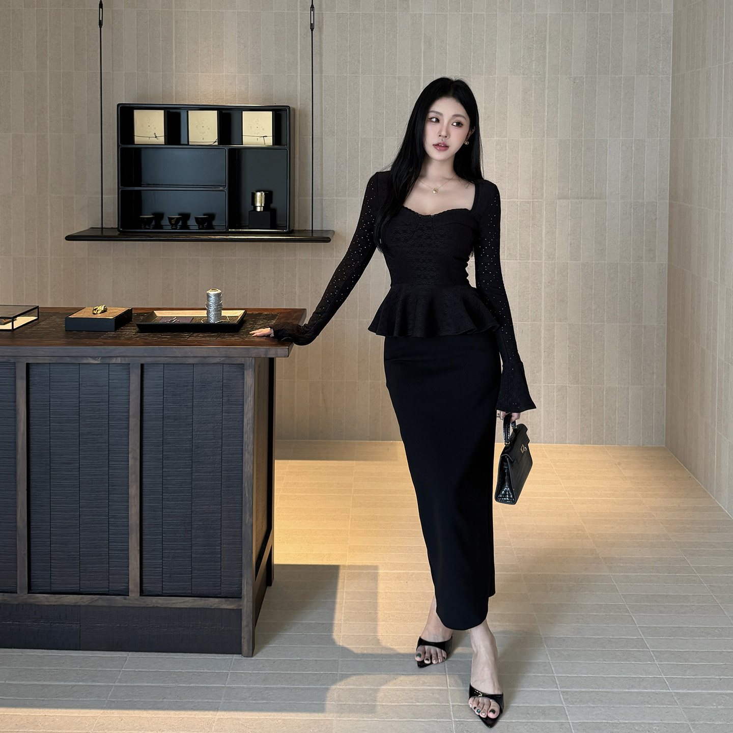 法式黑色蕾丝桃心领荷叶边上衣半裙套装2025秋季新款修身两件套女