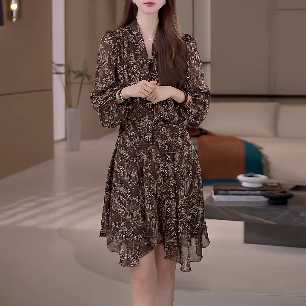 高级感绑带V领碎花连衣裙女2025秋季新款气质复古休闲宽松腰果裙