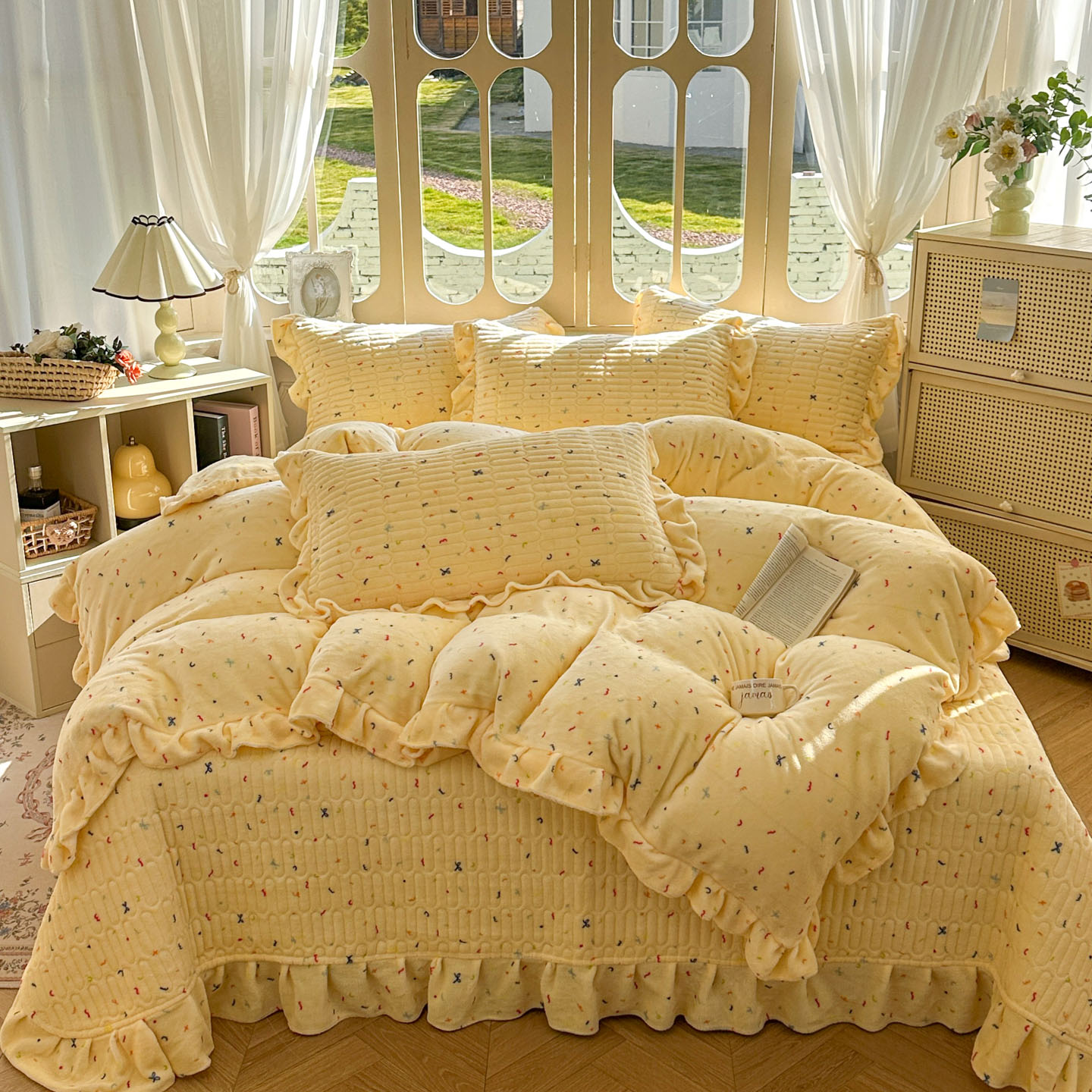 不老的爷爷2025秋冬新款高克重加厚牛奶绒花边夹棉床盖四件套QDM