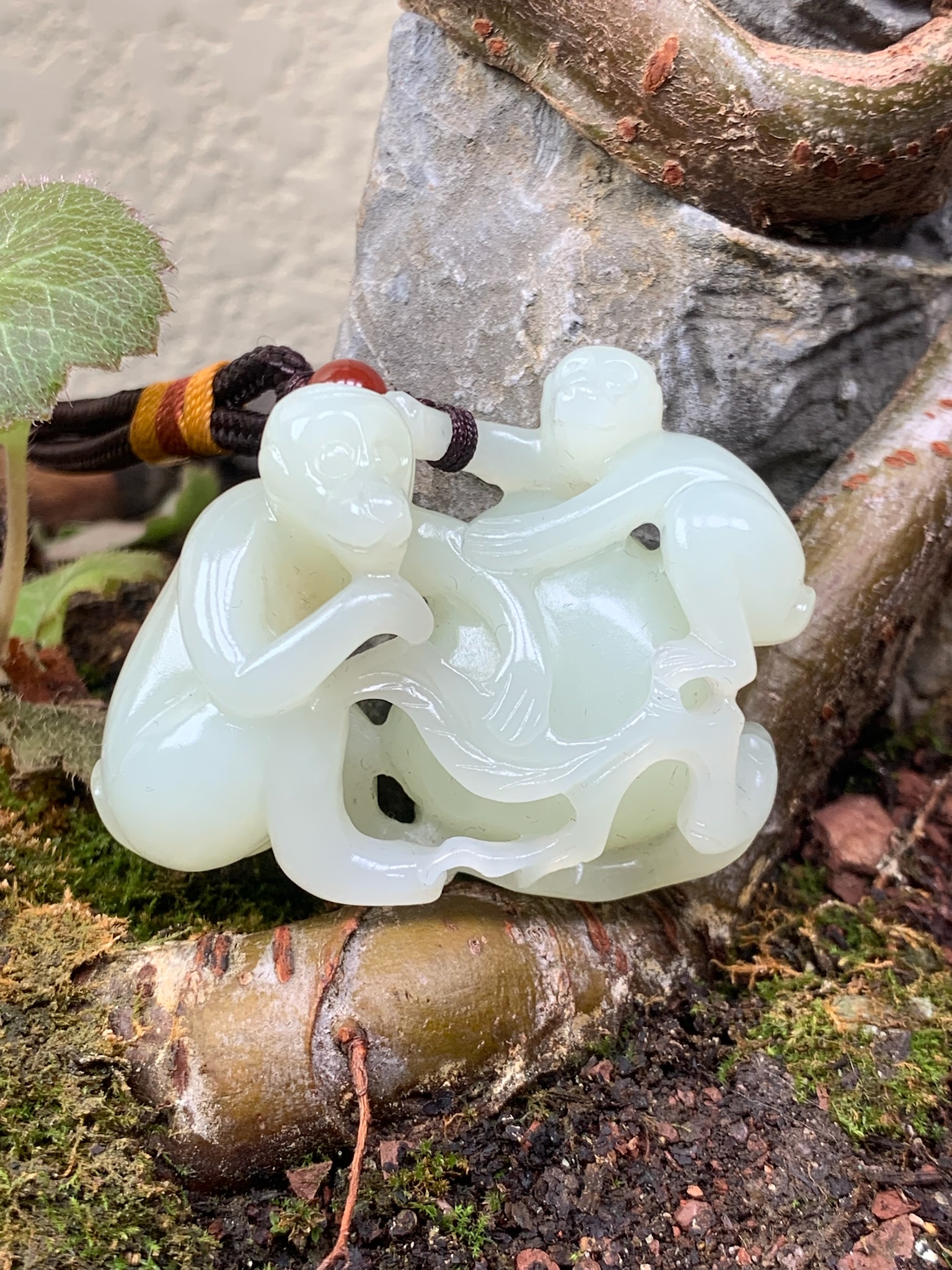 和田玉带金皮灵猴献寿把件，41克，38*49*20，货号02077，8328071