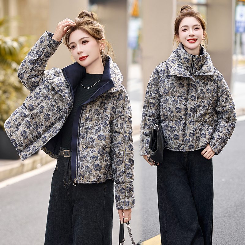 2025年冬季90白鸭绒提花立领羽绒服