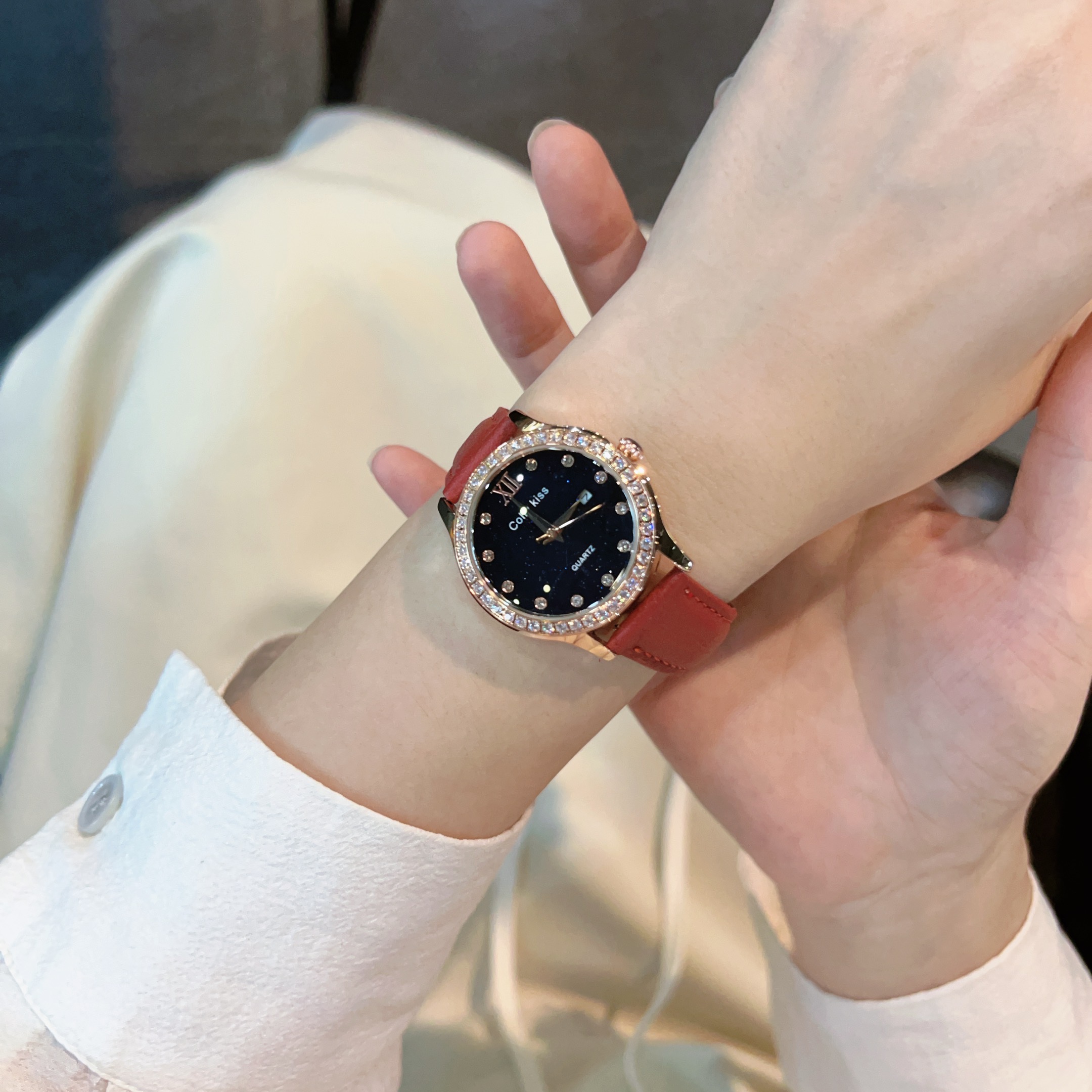Coliy Kiss星空面满钻带日历气质百搭轻奢防水手表时尚女士腕表