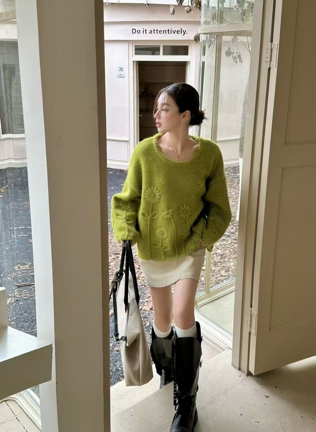 法式慵懒风立体花朵针织衫女2025年早秋款时尚百搭温柔圆领上衣