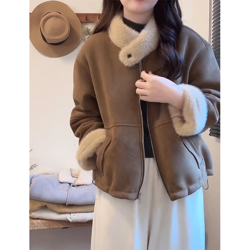2025冬季新款时尚设计感羊羔毛翻领拼接宽松显瘦加绒加厚保暖外套