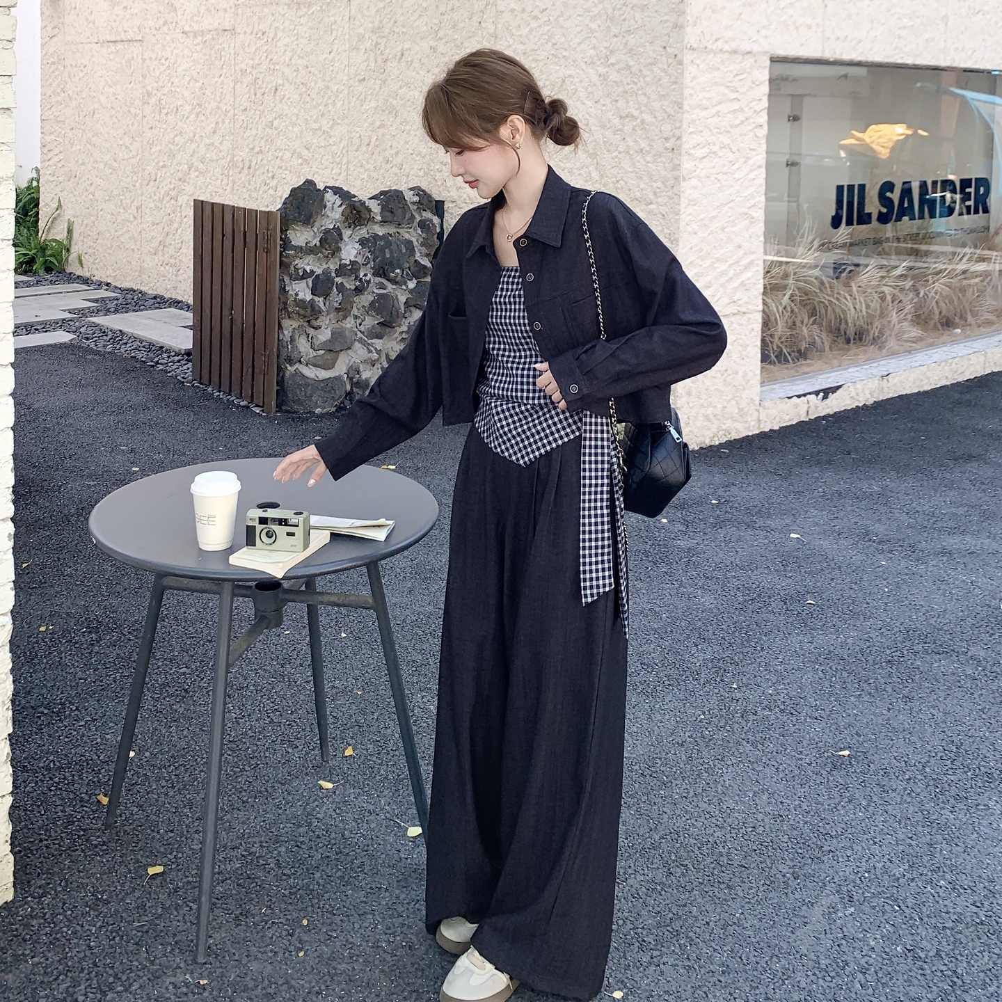 高级感巨好看的套装早秋设计感条纹吊带藏青色衬衫阔腿裤三件套