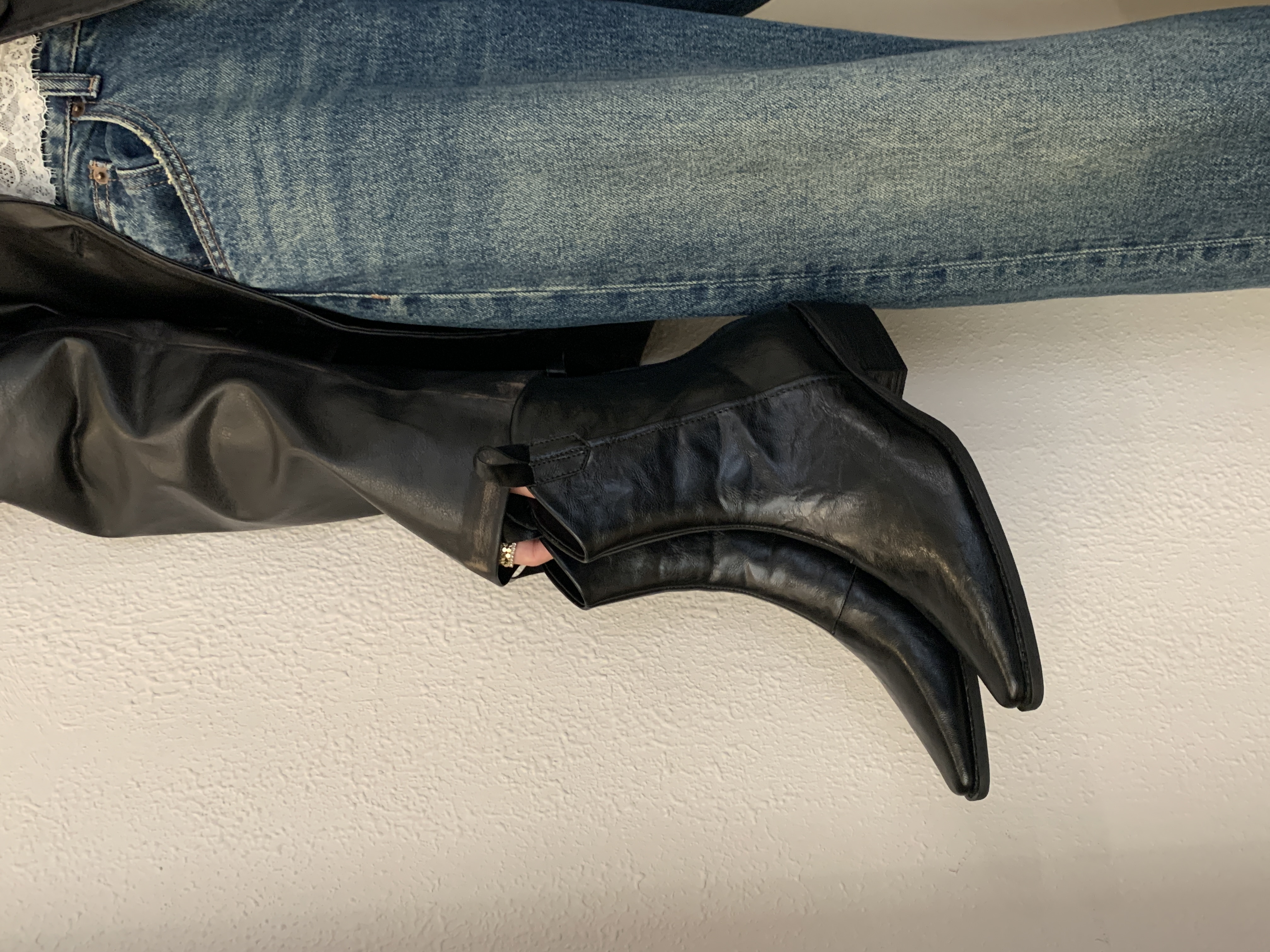 复古百搭！尖头V口粗跟短靴女2025年单靴秋季新款切尔西马丁靴